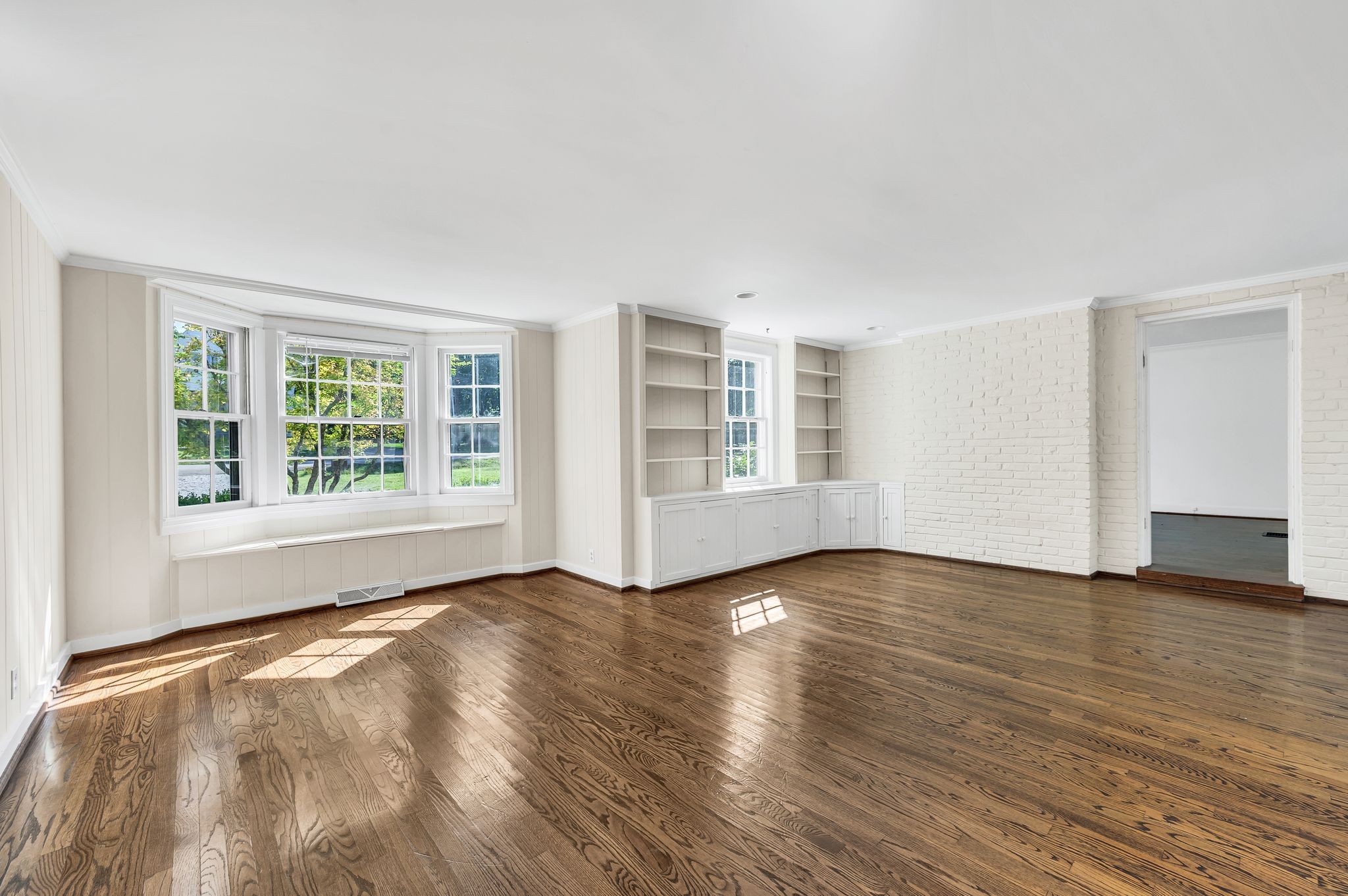 Nashville, Tennessee 37215, United States, 3 Bedrooms Bedrooms, ,2 BathroomsBathrooms,Residential,Active,39904