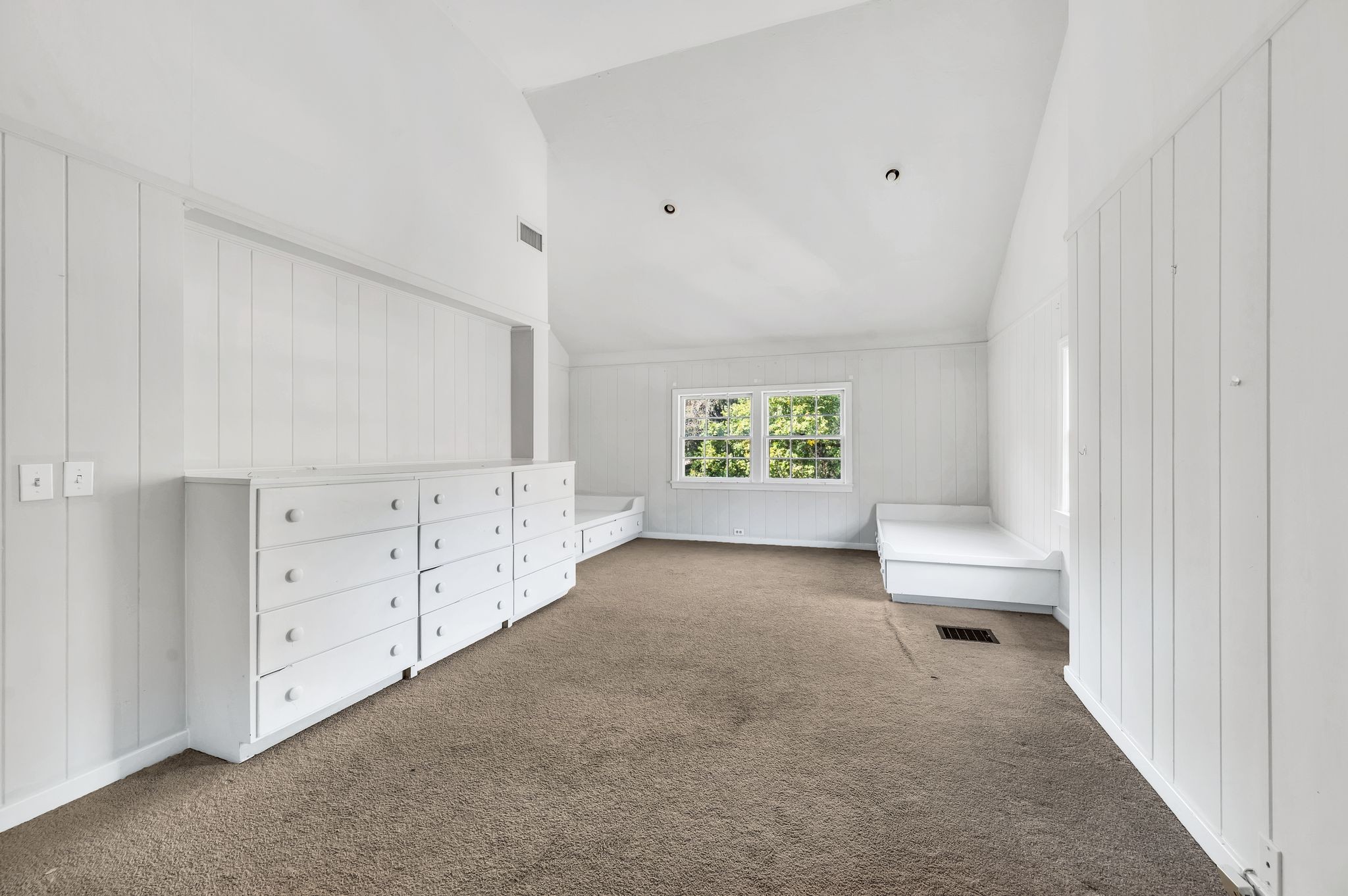 Nashville, Tennessee 37215, United States, 3 Bedrooms Bedrooms, ,2 BathroomsBathrooms,Residential,Active,39904