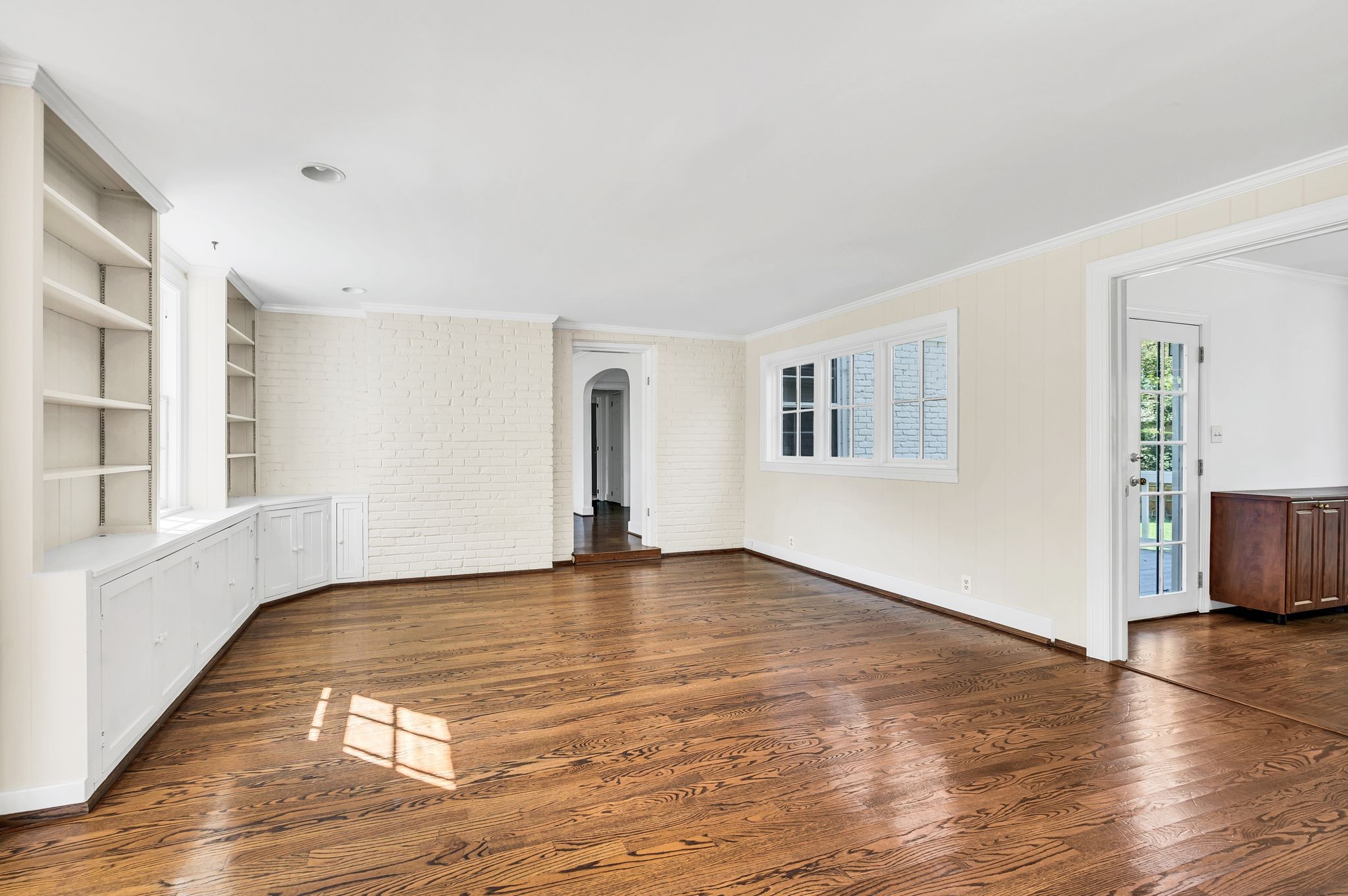 Nashville, Tennessee 37215, United States, 3 Bedrooms Bedrooms, ,2 BathroomsBathrooms,Residential,Active,39904