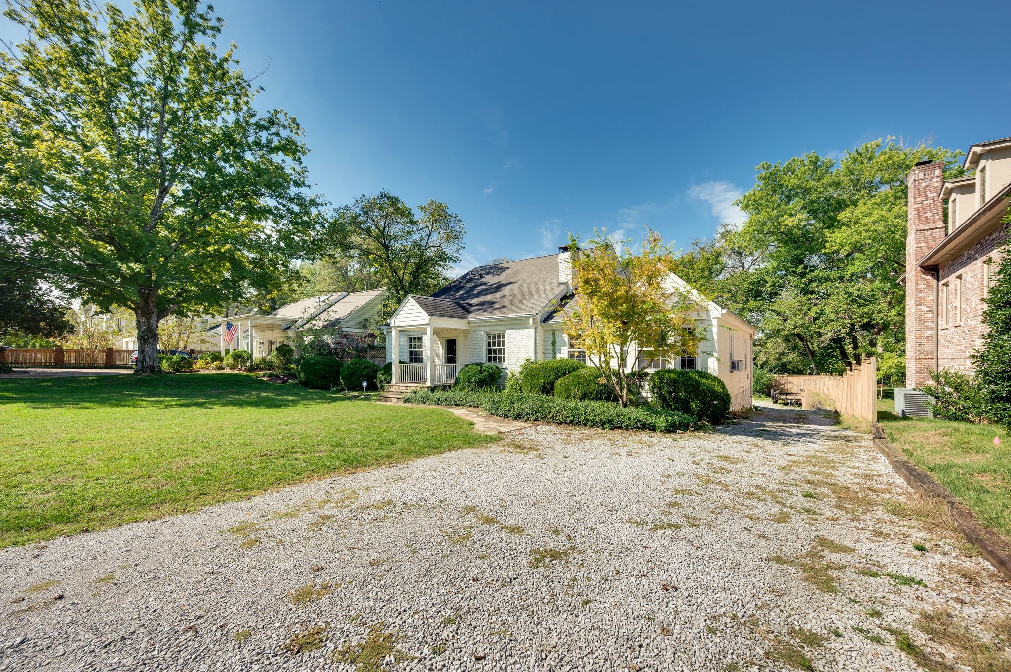 Nashville, Tennessee 37215, United States, 3 Bedrooms Bedrooms, ,2 BathroomsBathrooms,Residential,Active,39904