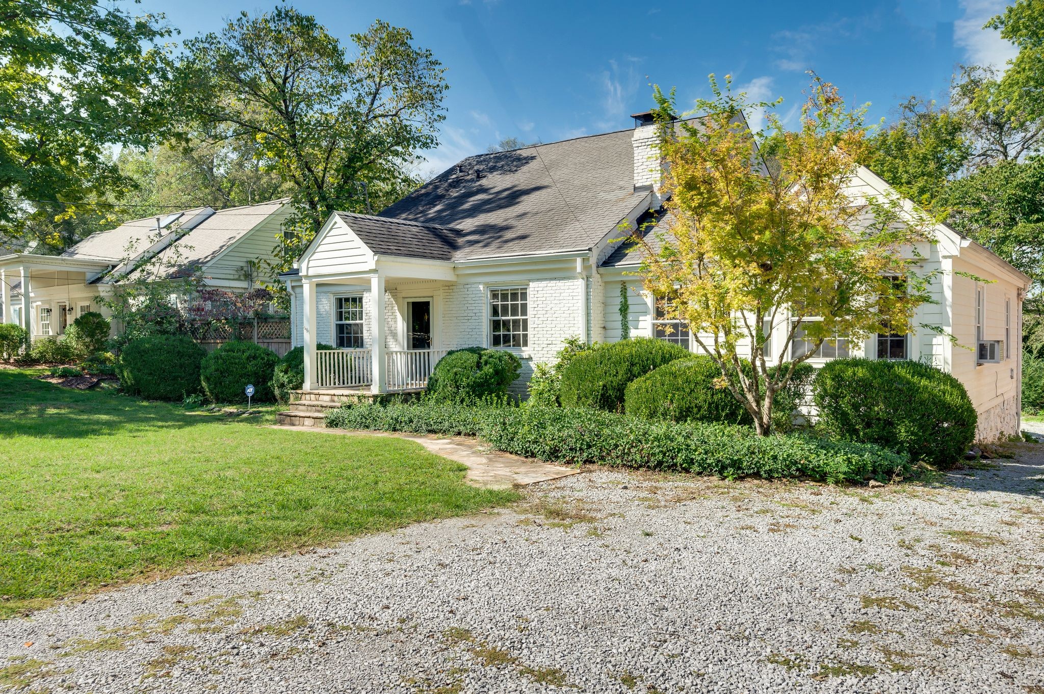 Nashville, Tennessee 37215, United States, 3 Bedrooms Bedrooms, ,2 BathroomsBathrooms,Residential,Active,39904