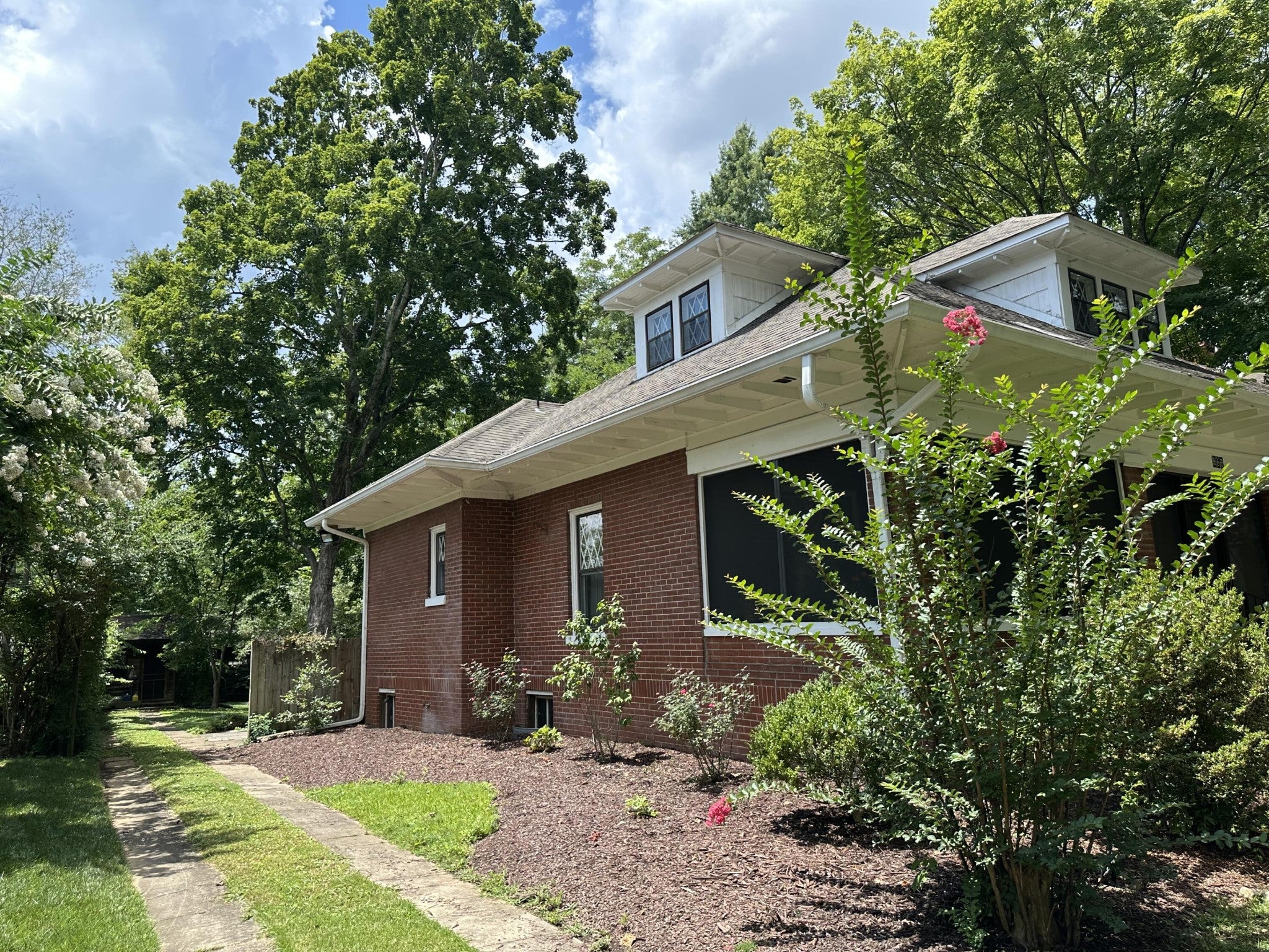 463 Centenary Avenue NW