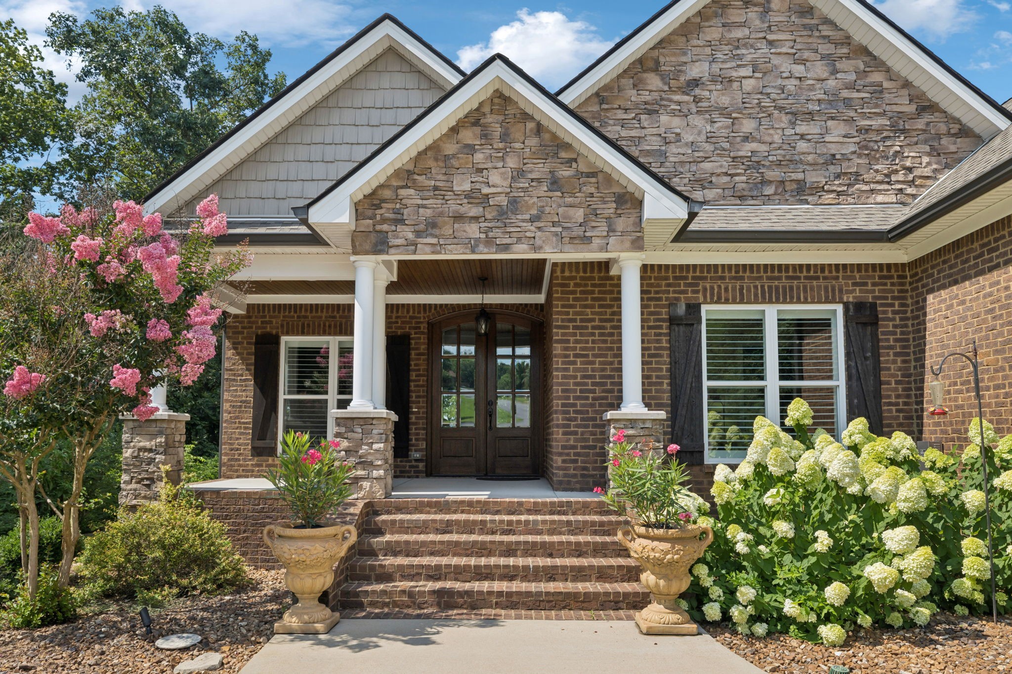 1204 Valarie Ln