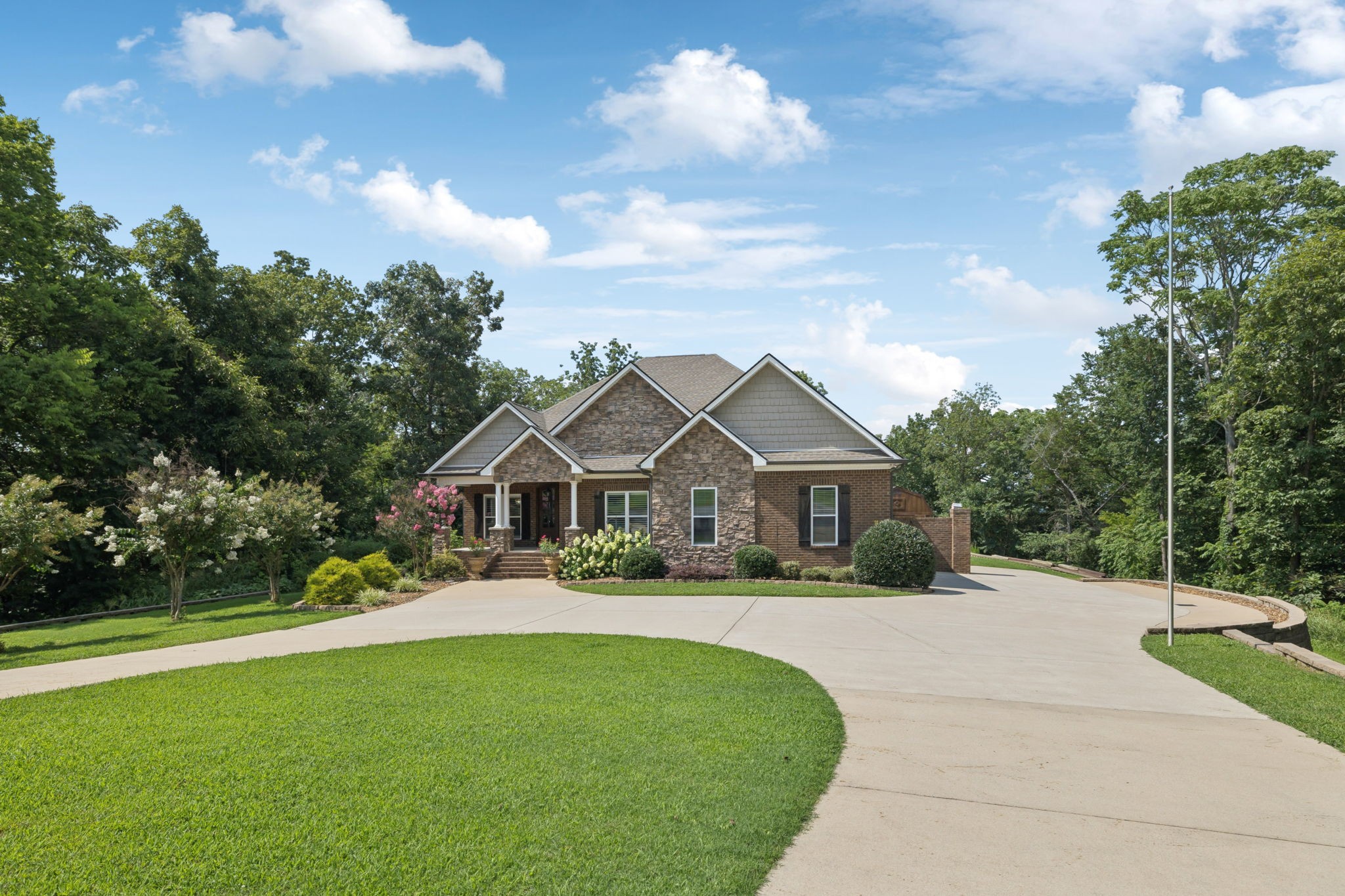 1204 Valarie Ln