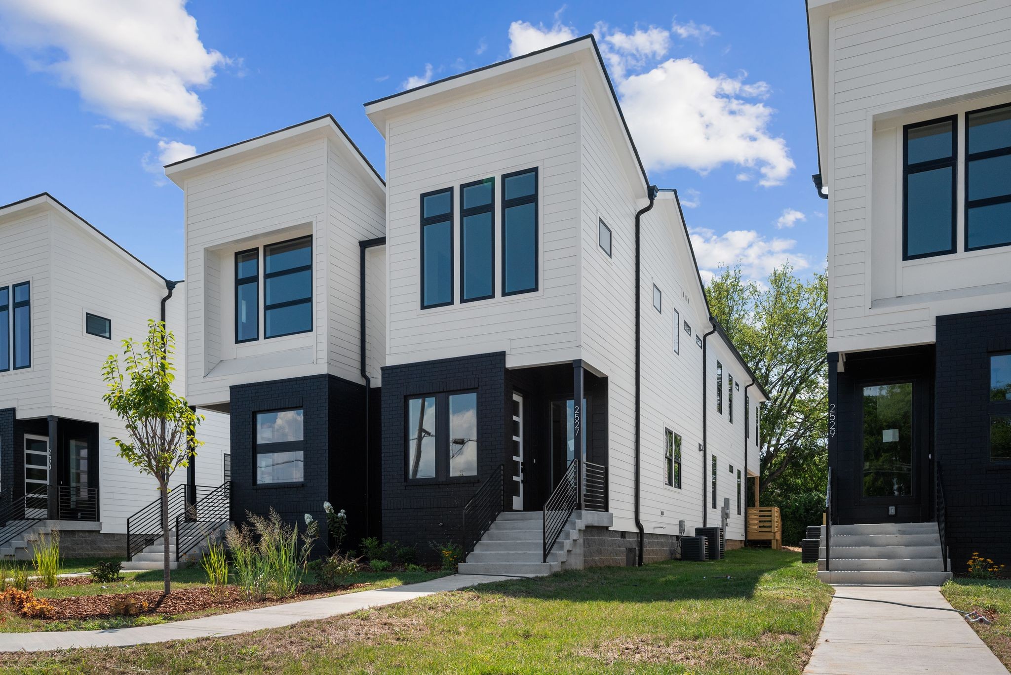 2527 W Heiman St