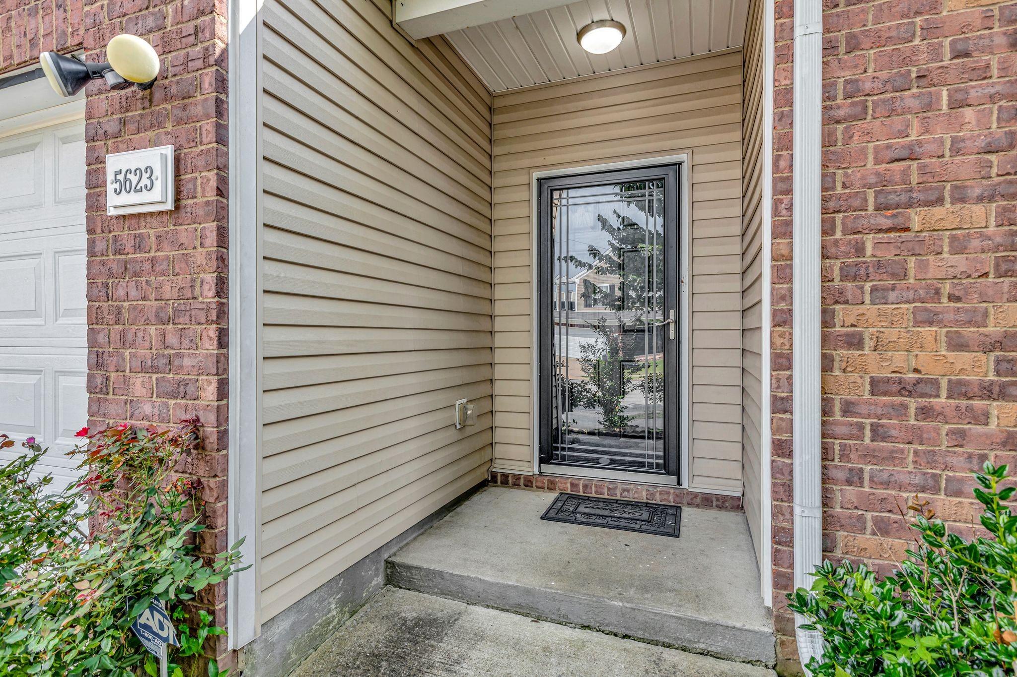 5623 Hickory Park Dr