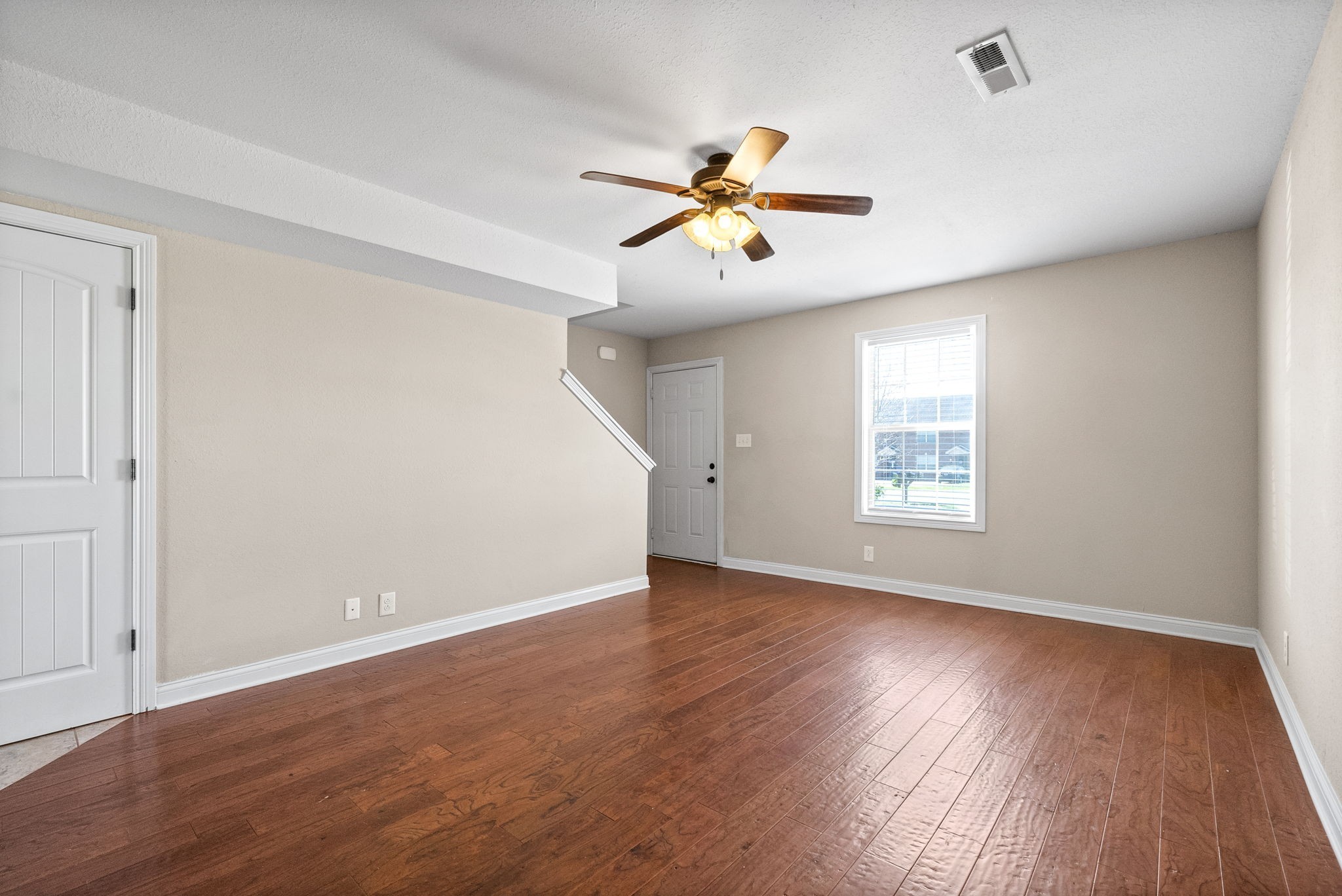 Clarksville, Tennessee 37042, United States, 2 Bedrooms Bedrooms, ,2 BathroomsBathrooms,Residential,Active,237024