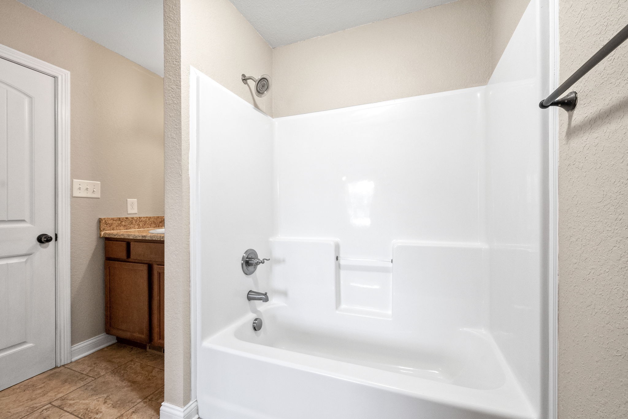 Clarksville, Tennessee 37042, United States, 2 Bedrooms Bedrooms, ,2 BathroomsBathrooms,Residential,Active,237024