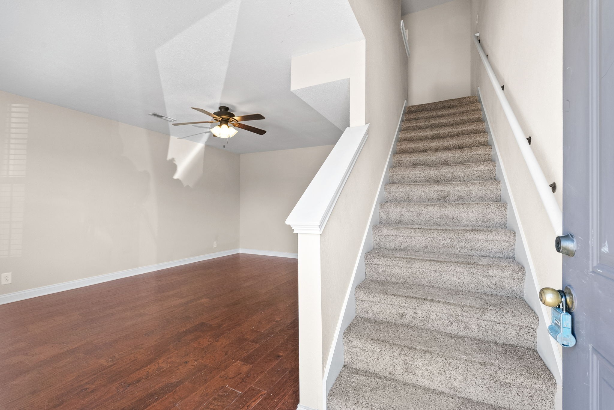 Clarksville, Tennessee 37042, United States, 2 Bedrooms Bedrooms, ,2 BathroomsBathrooms,Residential,Active,237024