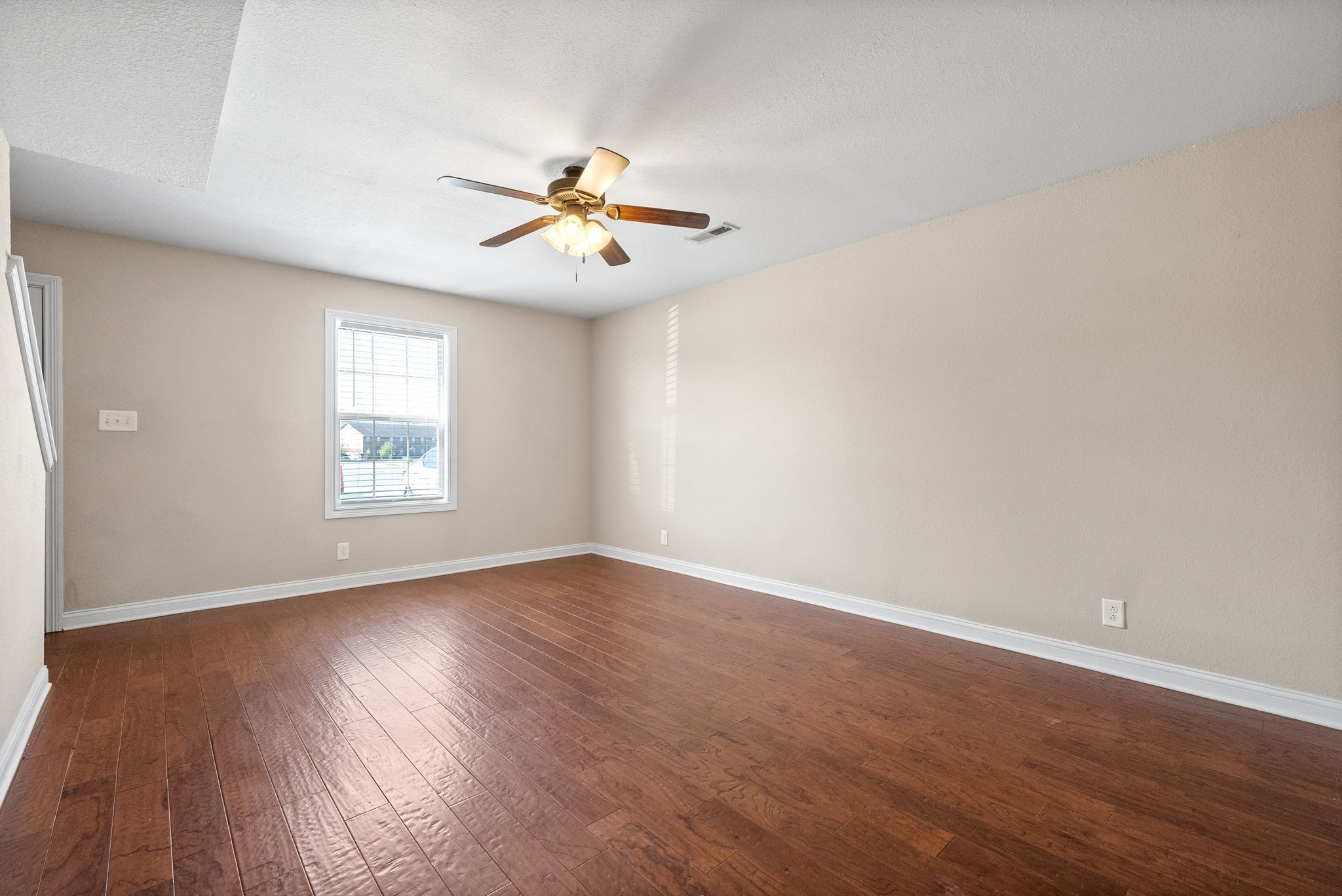 Clarksville, Tennessee 37042, United States, 2 Bedrooms Bedrooms, ,2 BathroomsBathrooms,Residential,Active,237024