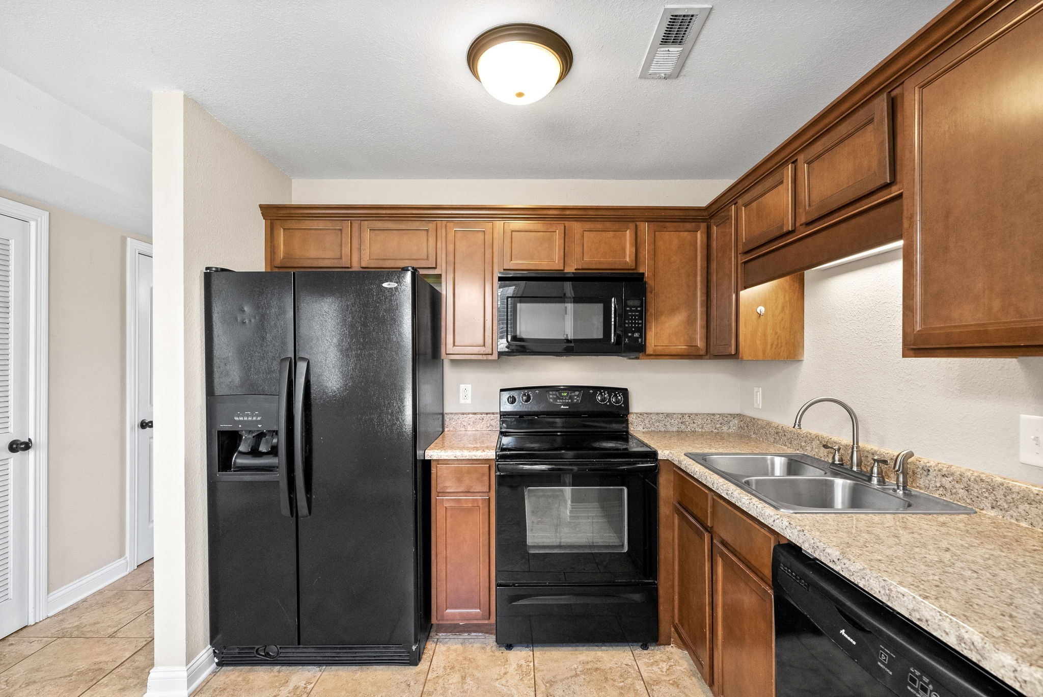 Clarksville, Tennessee 37042, United States, 2 Bedrooms Bedrooms, ,2 BathroomsBathrooms,Residential,Active,237024