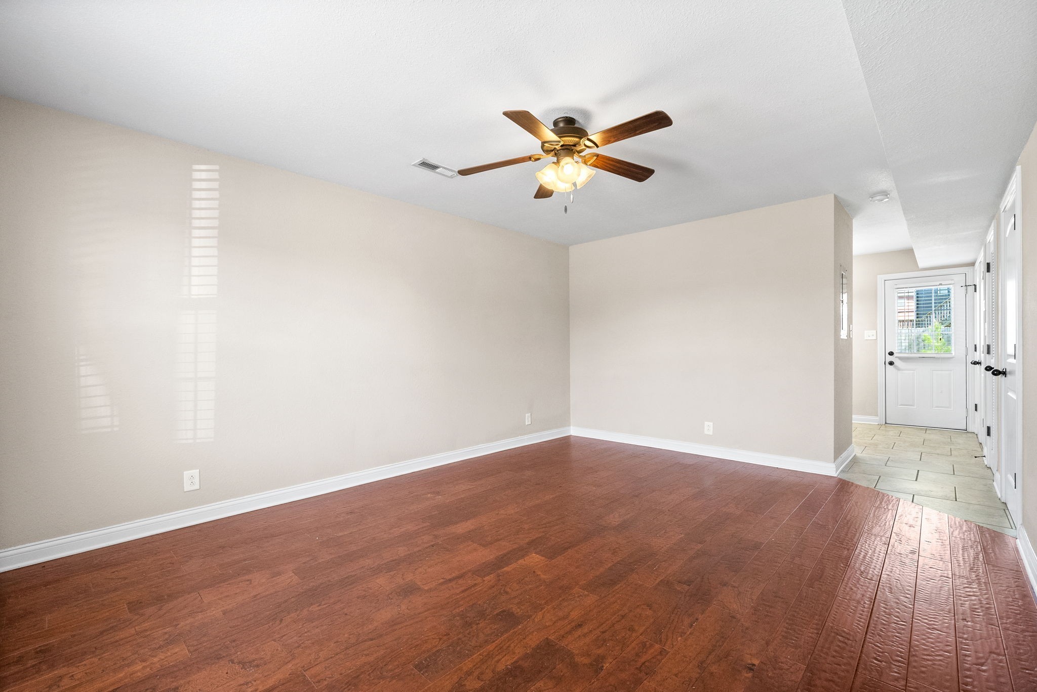 Clarksville, Tennessee 37042, United States, 2 Bedrooms Bedrooms, ,2 BathroomsBathrooms,Residential,Active,237024