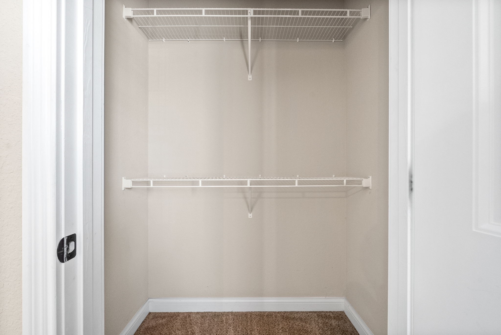 Clarksville, Tennessee 37042, United States, 2 Bedrooms Bedrooms, ,2 BathroomsBathrooms,Residential,Active,237024