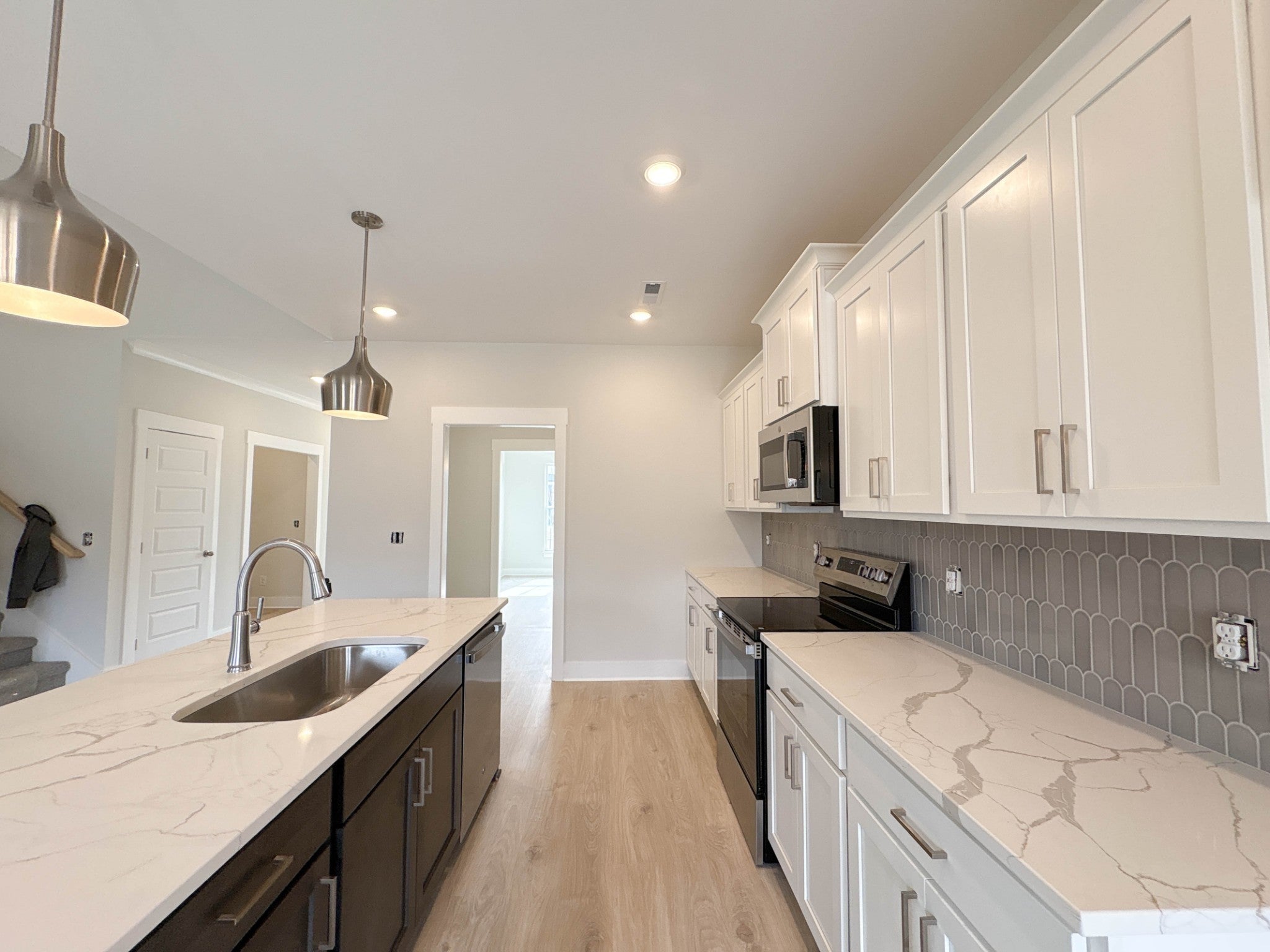 215 Settlers Way