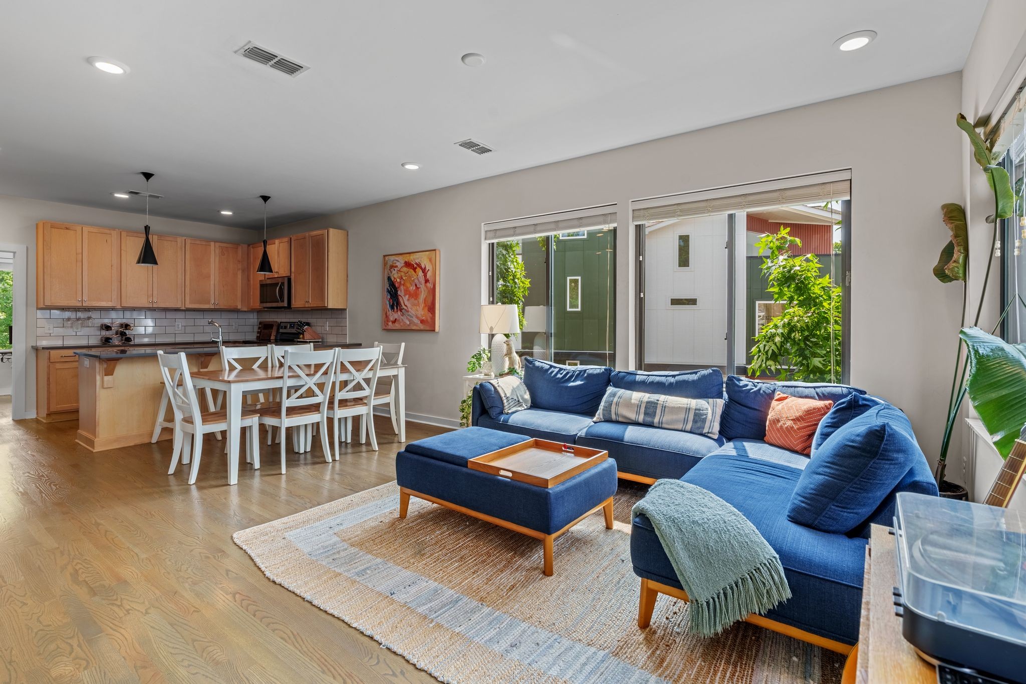 1035 Chester Ave 10