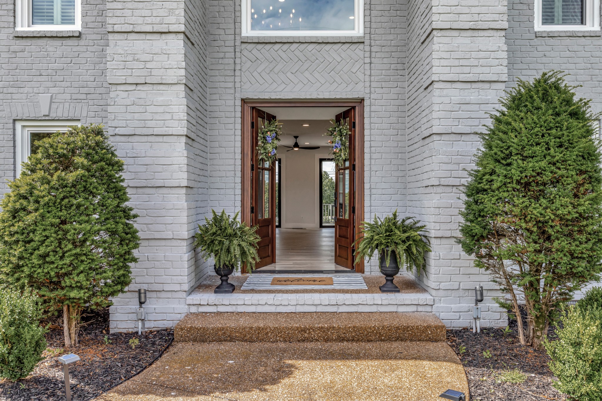 209 Barrington Ct W