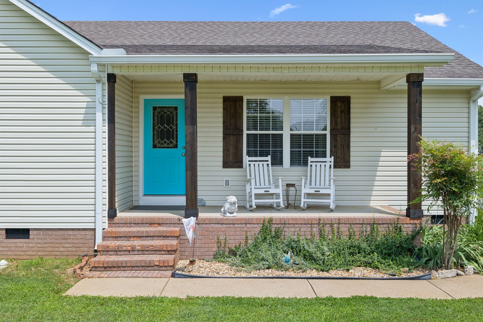 320 Lawrence Ave