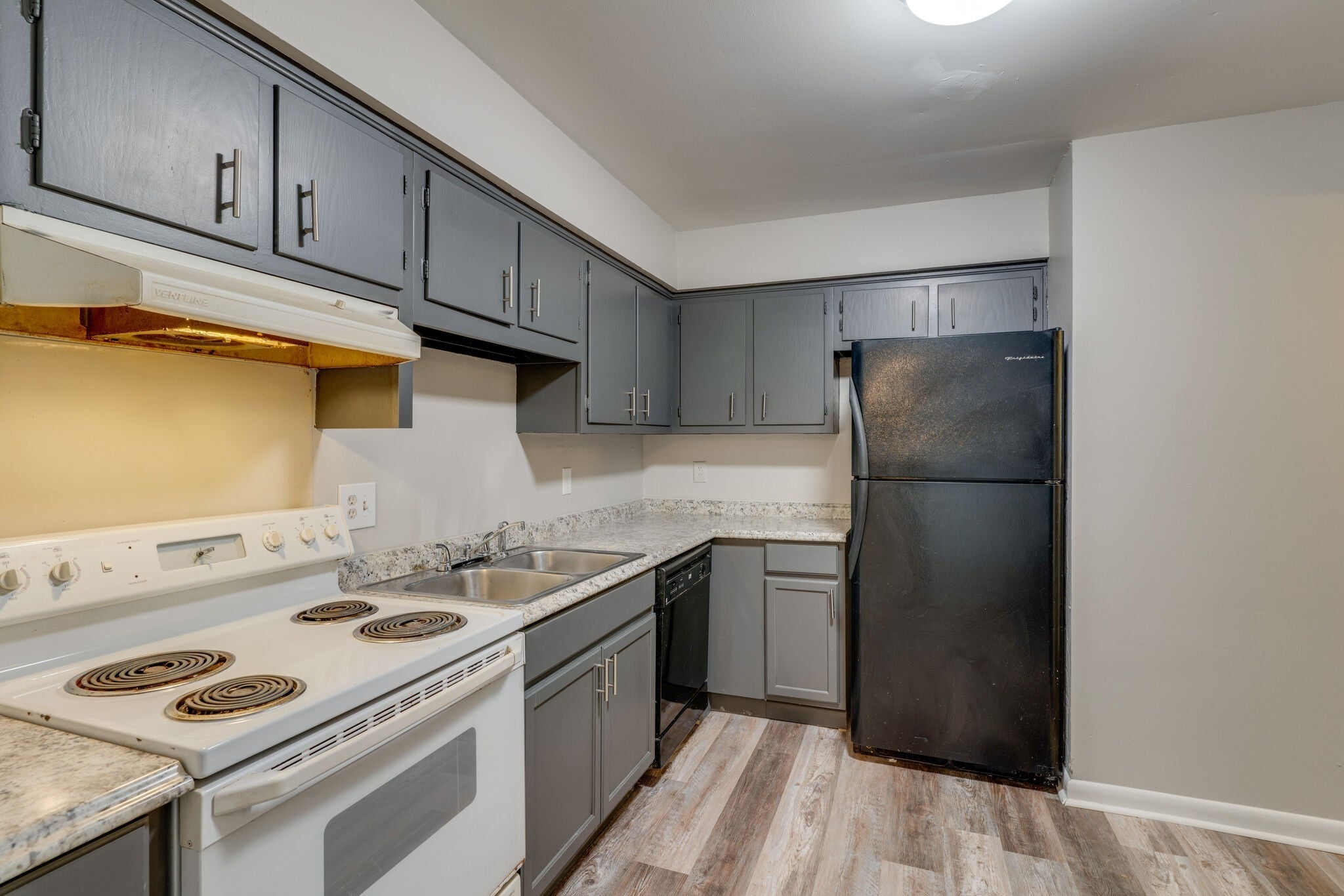 555 N DuPont Ave D91
