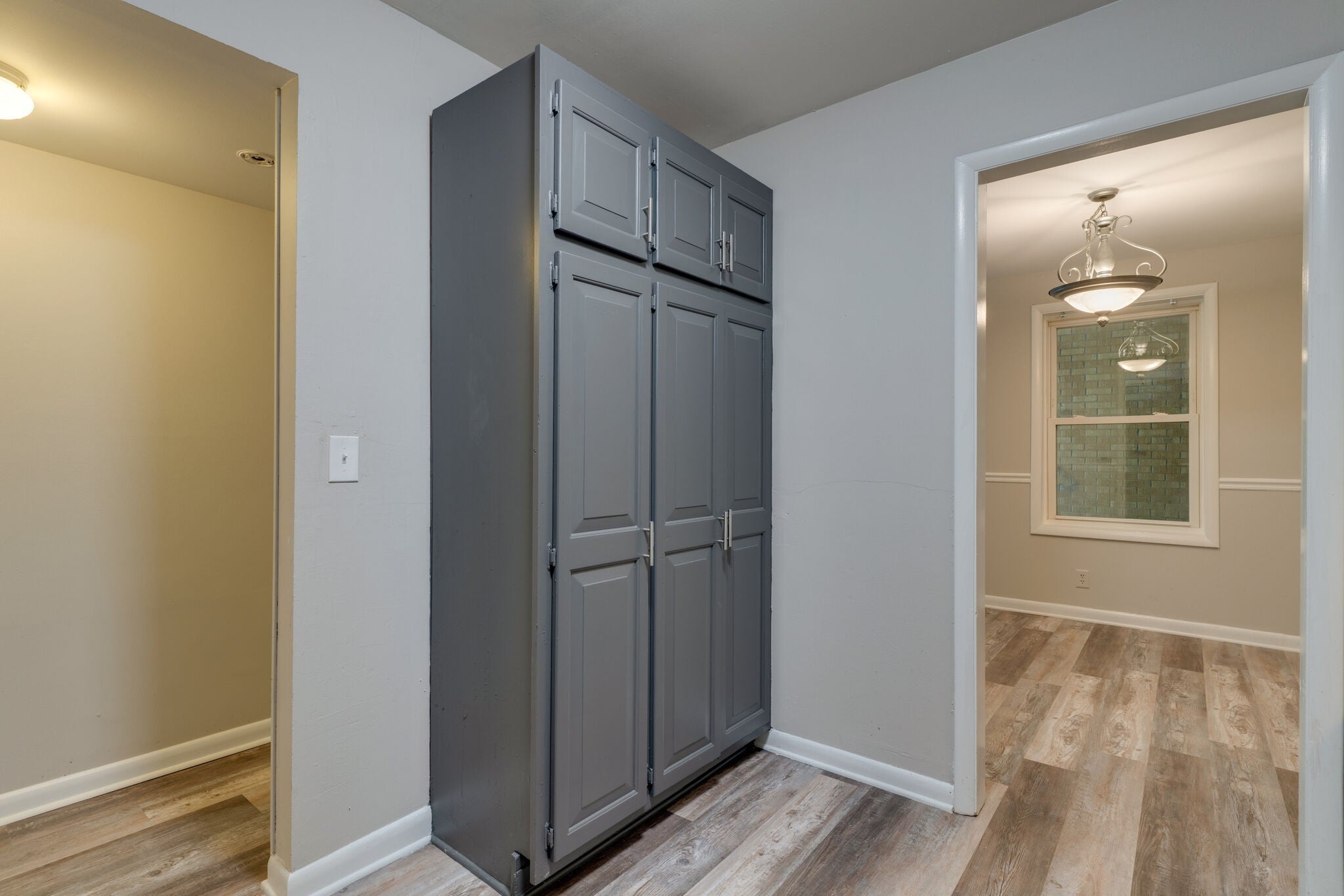 555 N DuPont Ave D91
