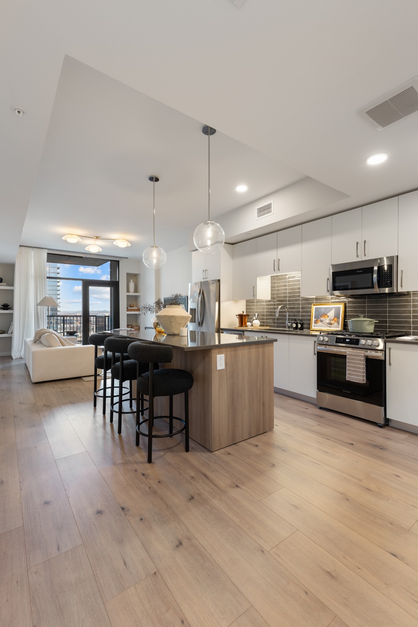 1212 Demonbreun St A11 (M)
