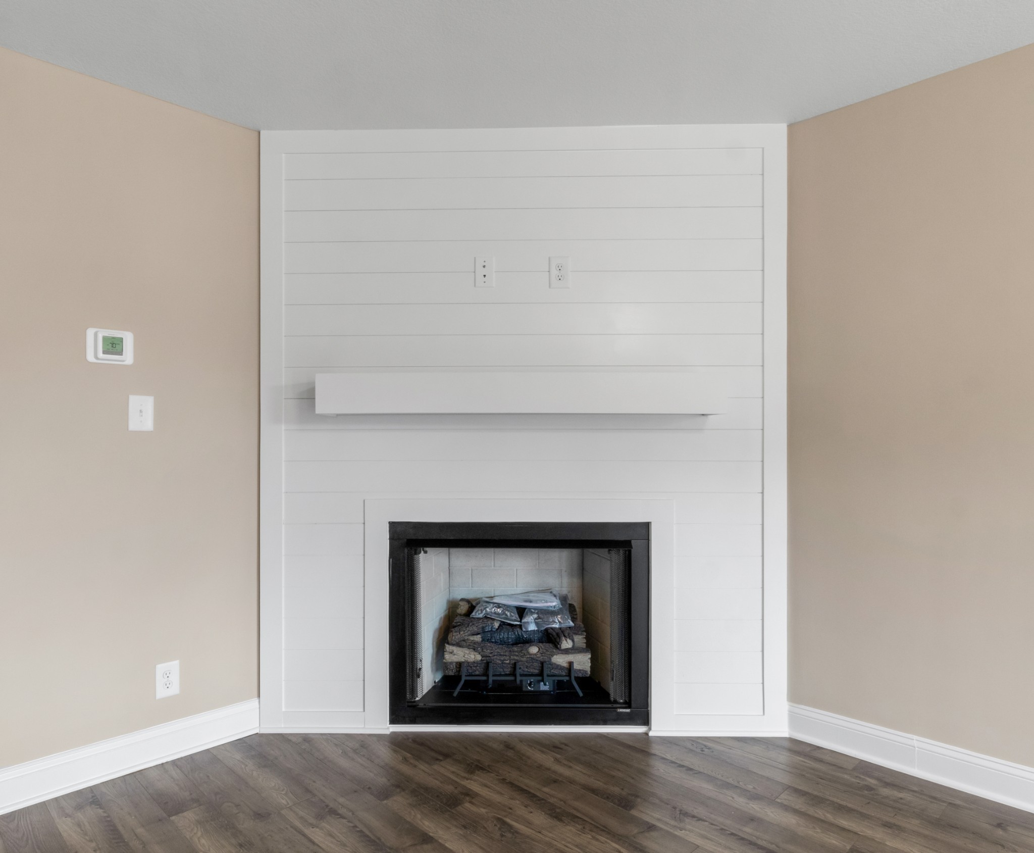 Clarksville, Tennessee 37043, United States, 5 Bedrooms Bedrooms, ,3 BathroomsBathrooms,Residential,Active,126950