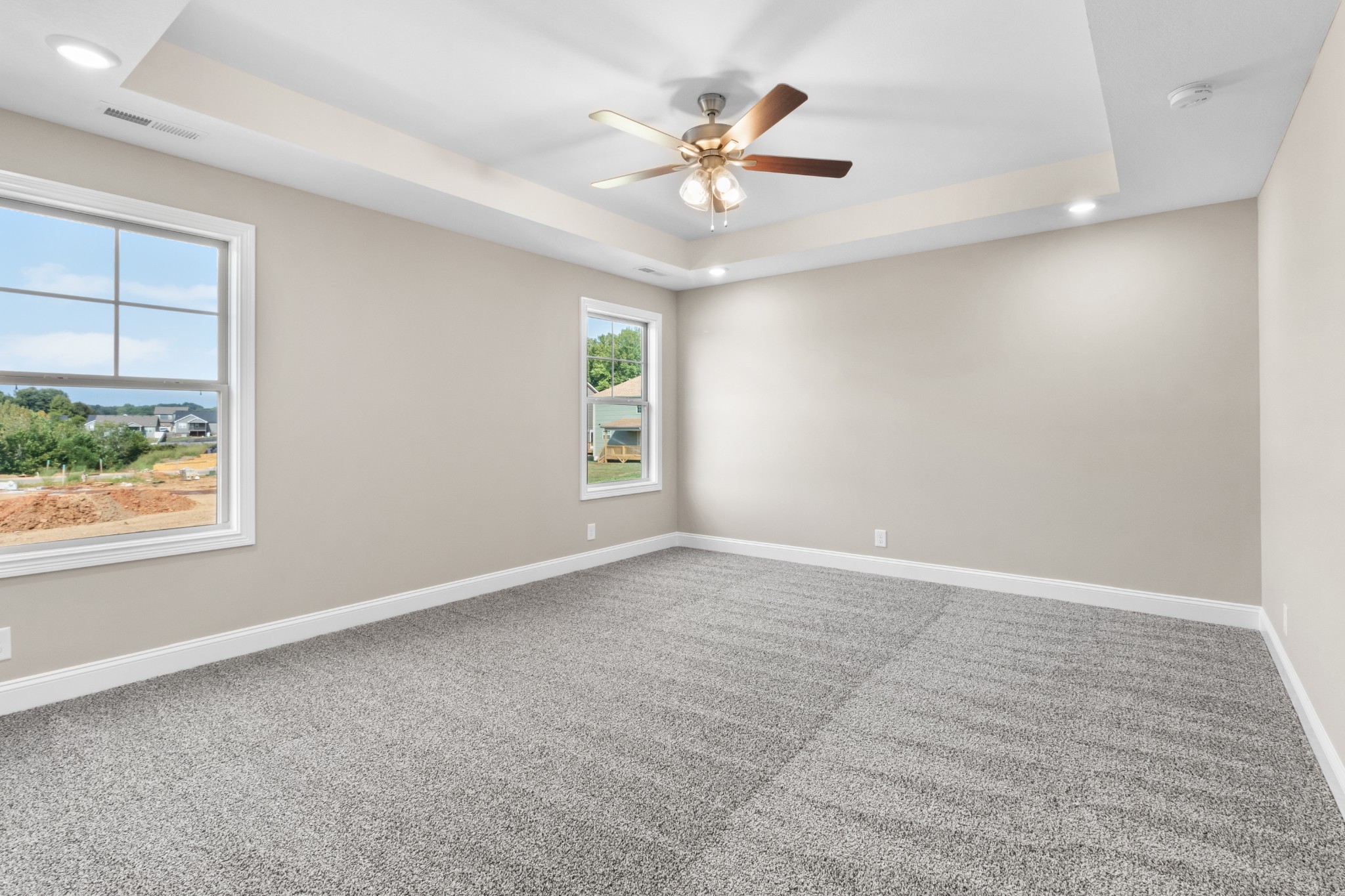 Clarksville, Tennessee 37043, United States, 5 Bedrooms Bedrooms, ,3 BathroomsBathrooms,Residential,Active,126950