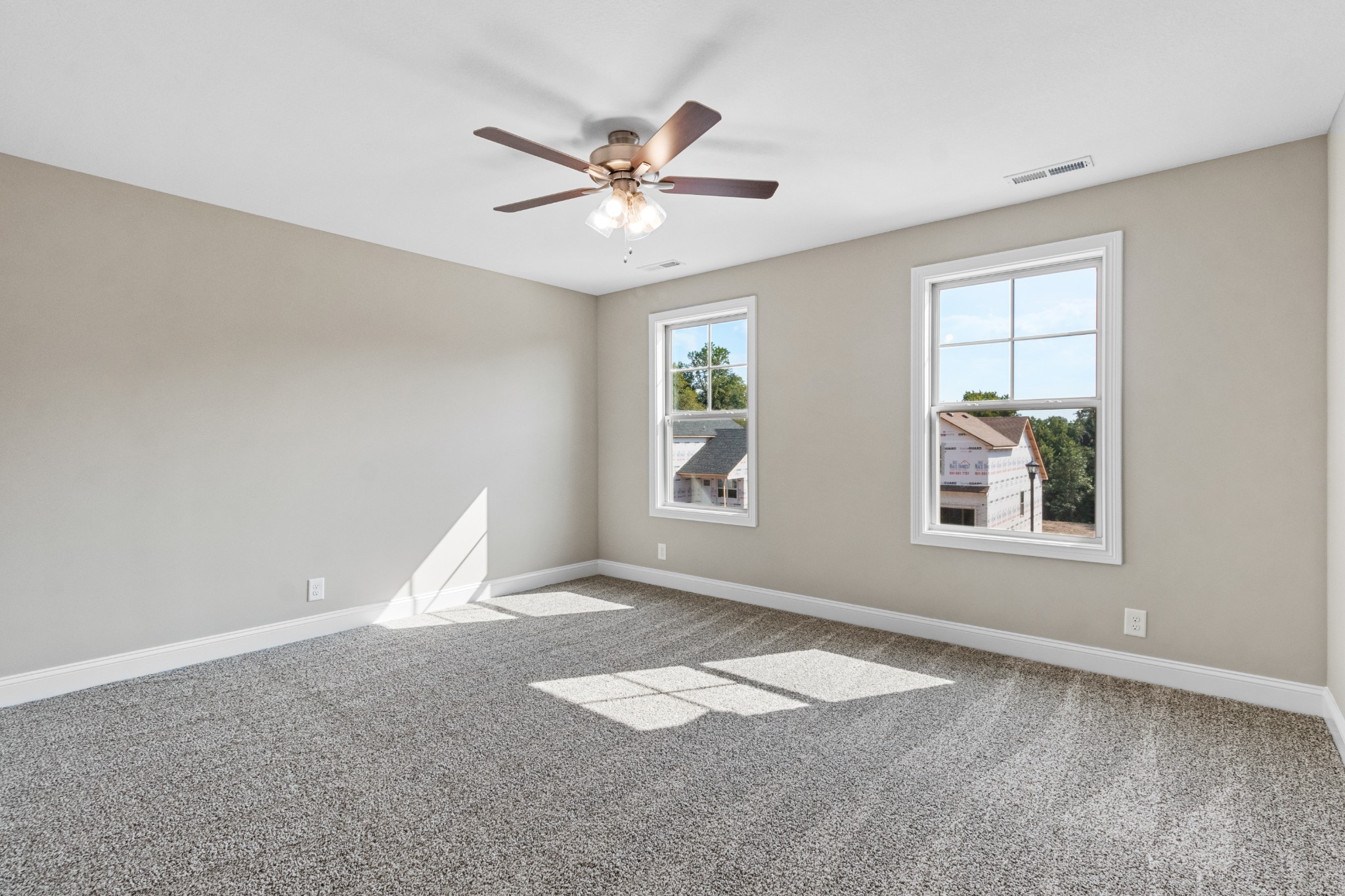 Clarksville, Tennessee 37043, United States, 5 Bedrooms Bedrooms, ,3 BathroomsBathrooms,Residential,Active,126950