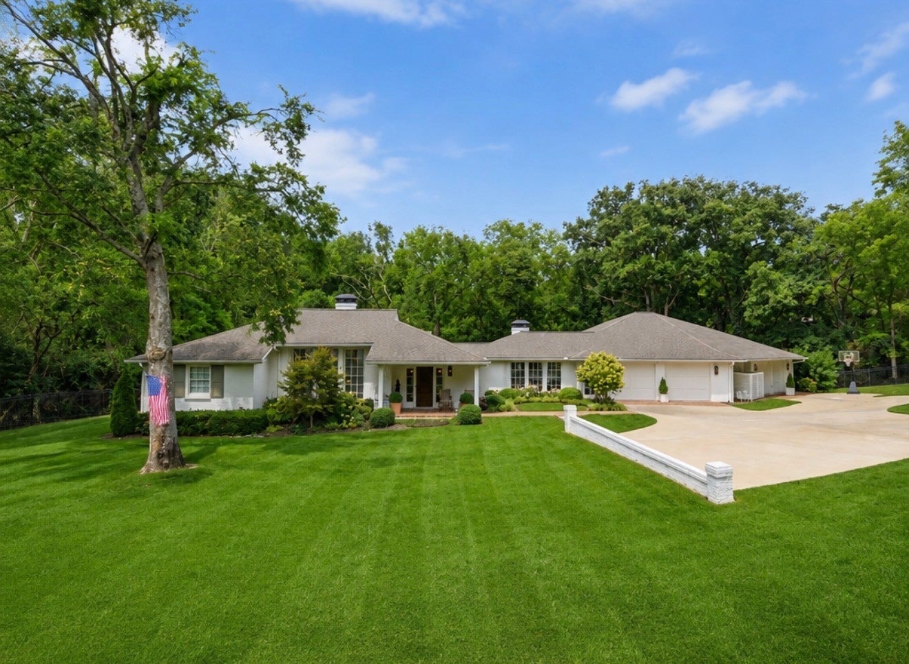 5-bed listing at 6010 Hickory Valley Rd, Nashville