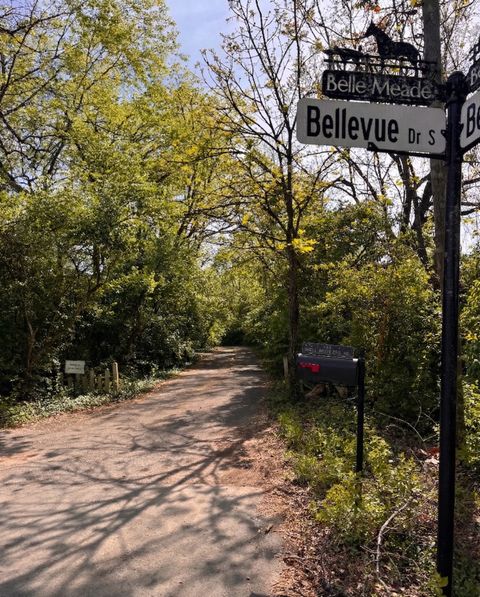 Photo of 100 Bellevue Dr W, Nashville, TN 37205 (MLS # 3170498)