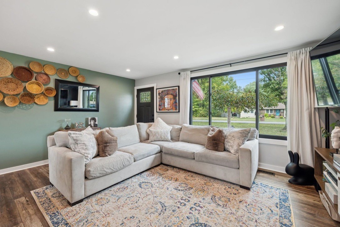 2210 Lynwood Dr