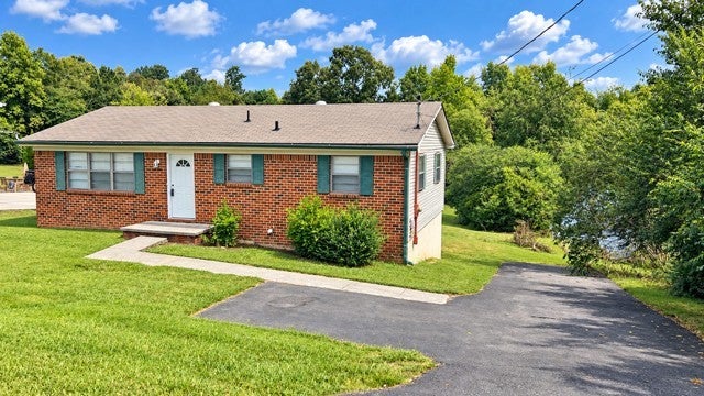 1645 Falcon Dr SE - Photo 2