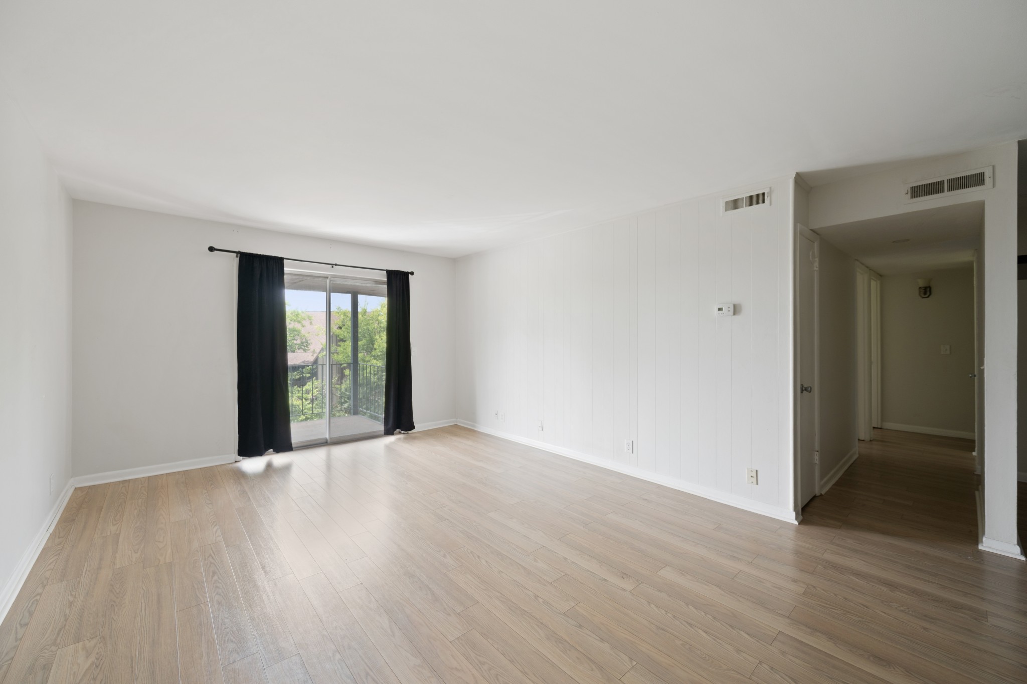 555 N DuPont Ave B38