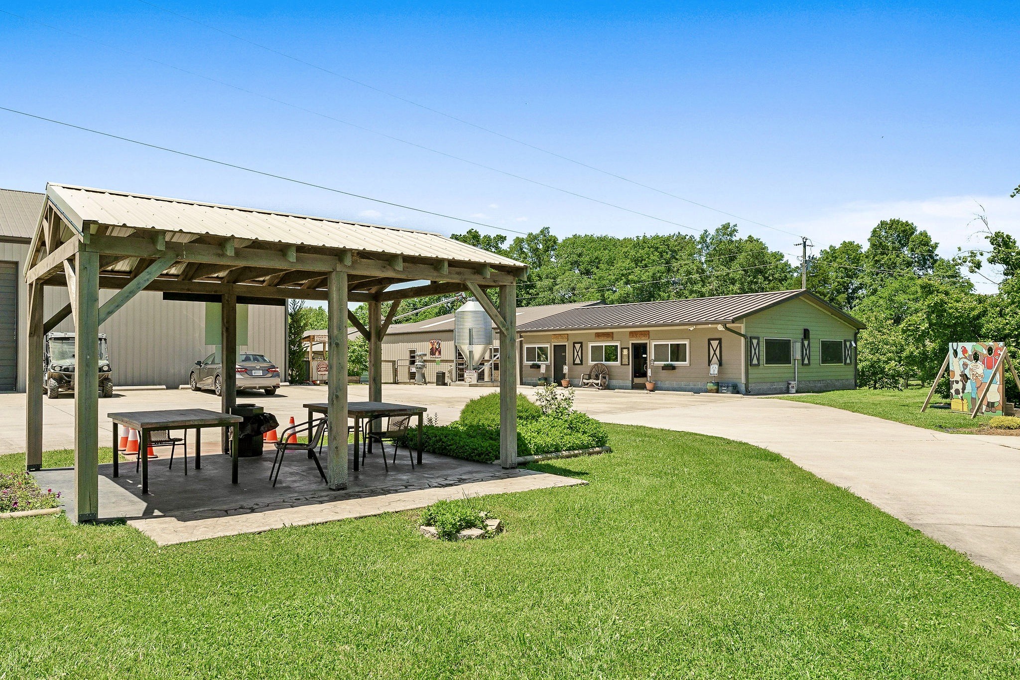 285 Harmony Ln