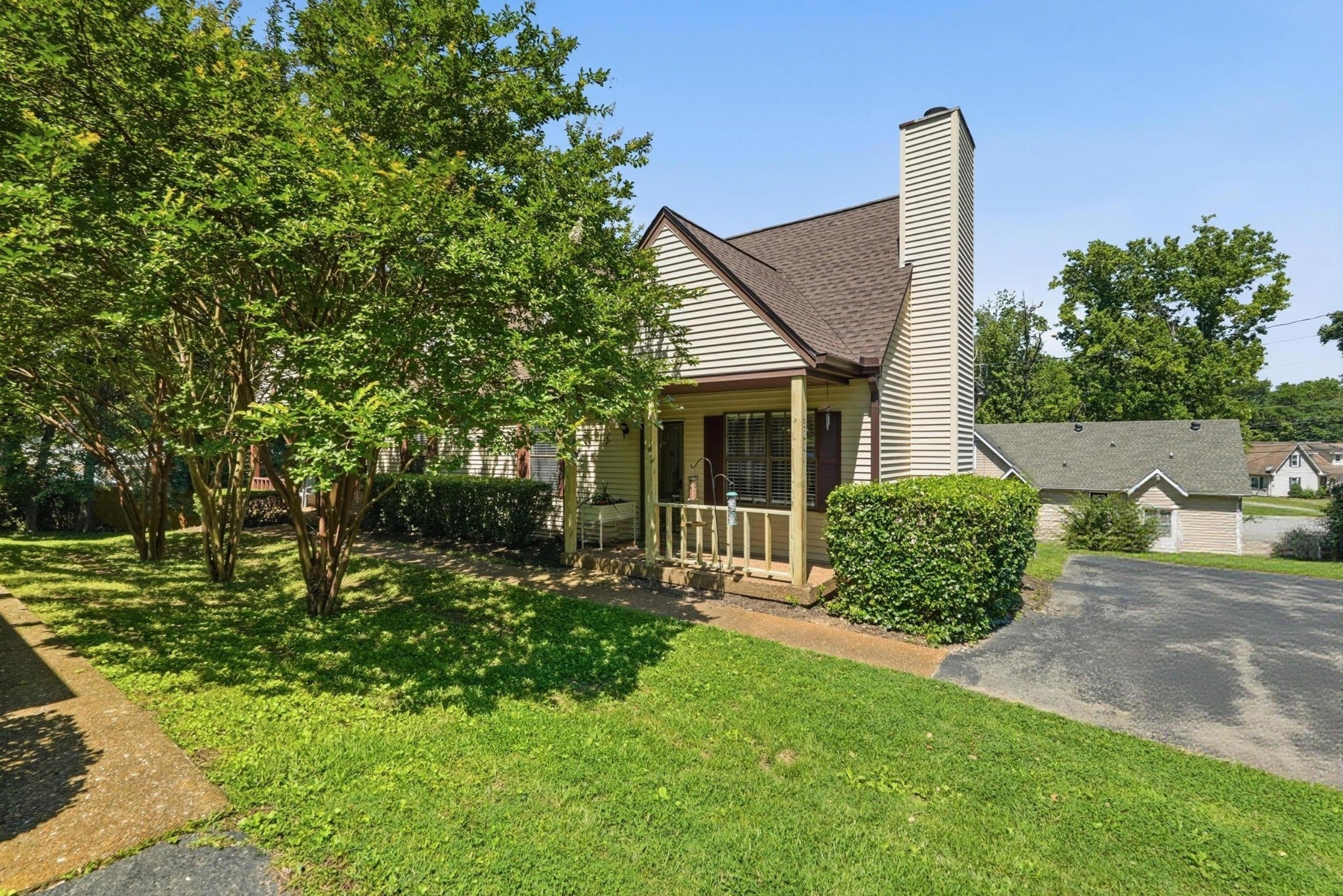 3-bed listing at 3201 E Lake Dr, Nashville