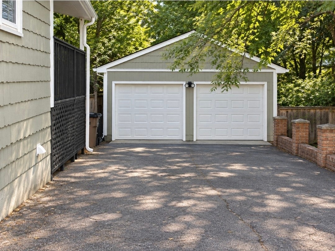 544 Maplewood Ln
