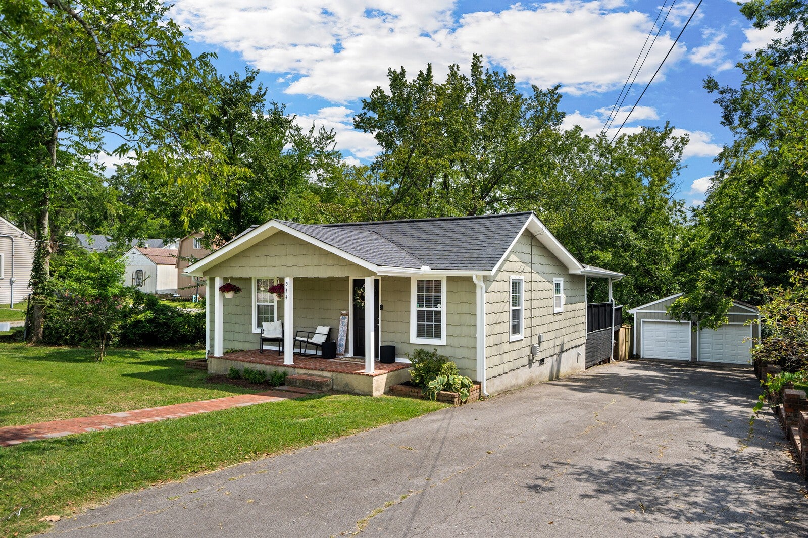 544 Maplewood Ln