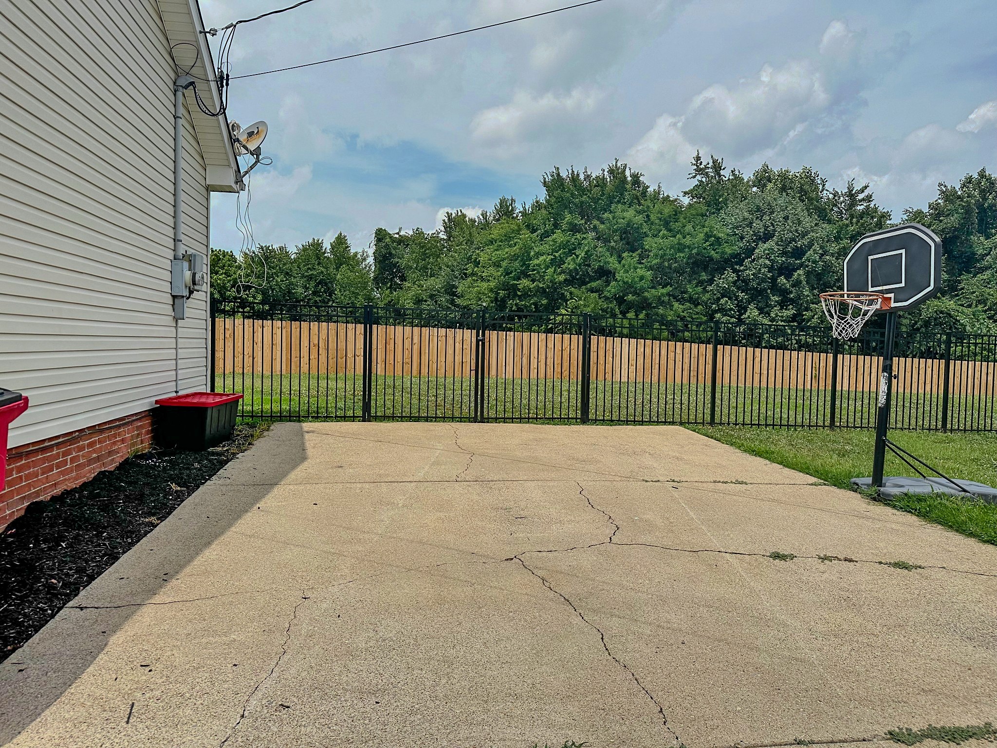 1140 Lamont Ct