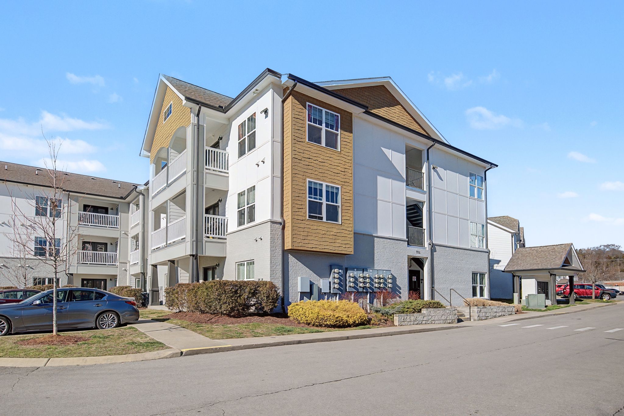 934 Governors Ct 303