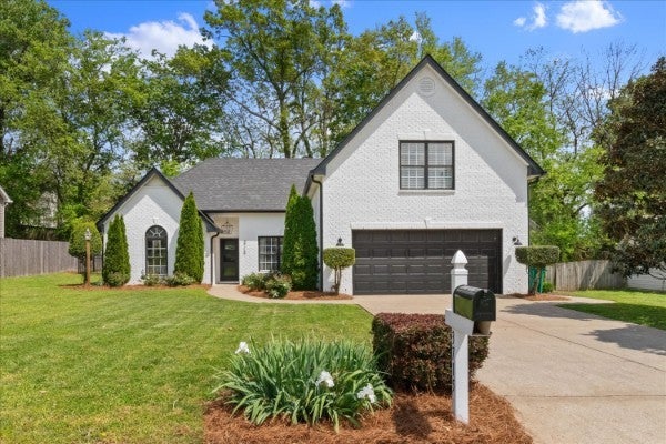 3715 Ivanora Dr
