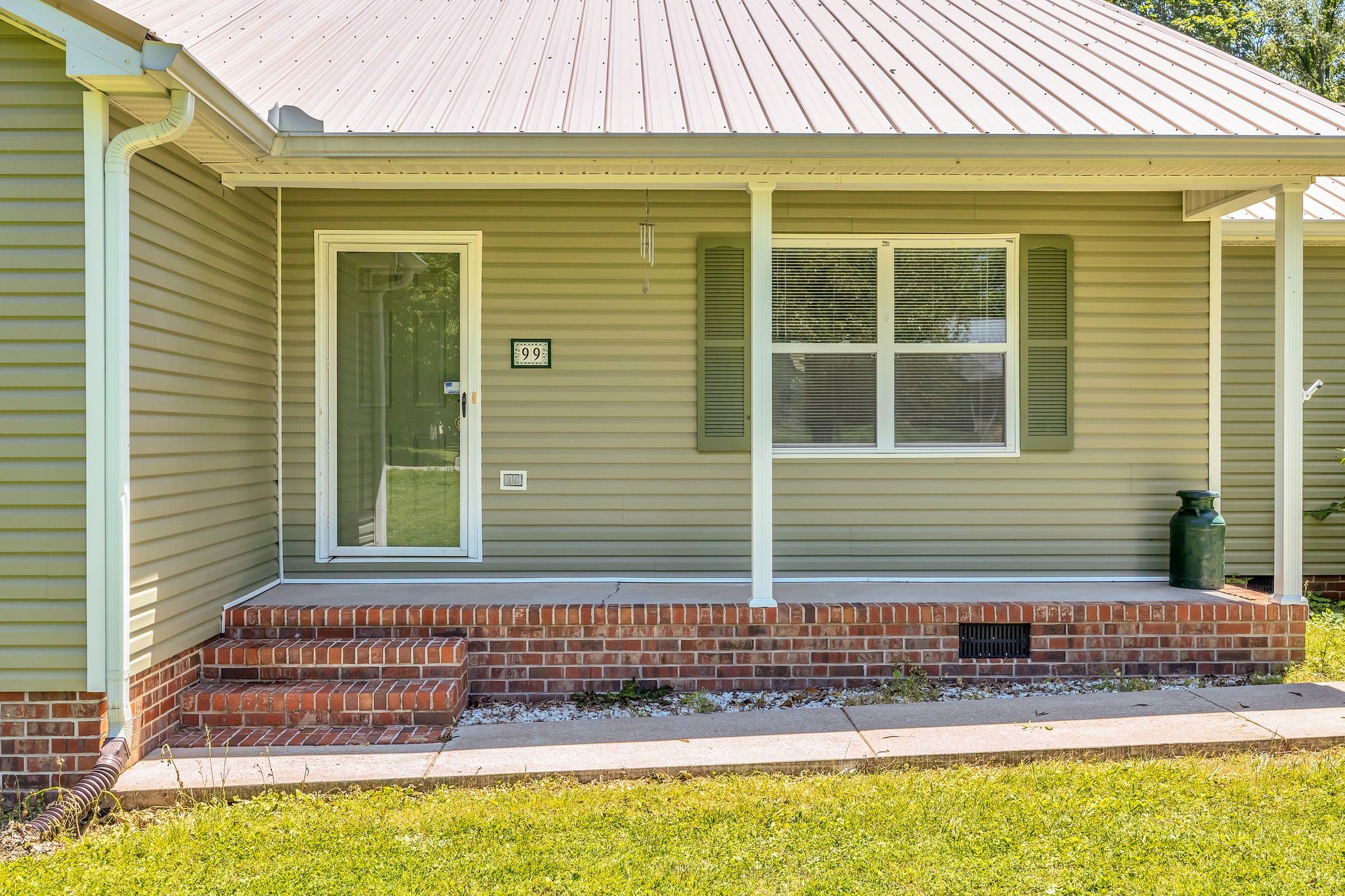99 Arrowhead Dr
