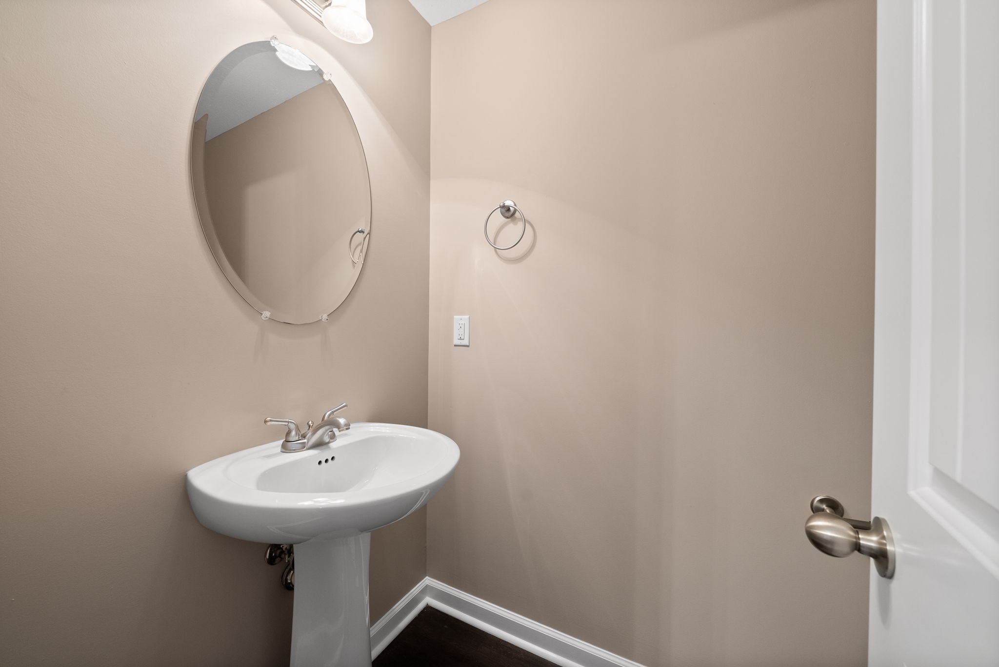 Clarksville, Tennessee 37040, United States, 2 Bedrooms Bedrooms, ,3 BathroomsBathrooms,Residential,Active,93192