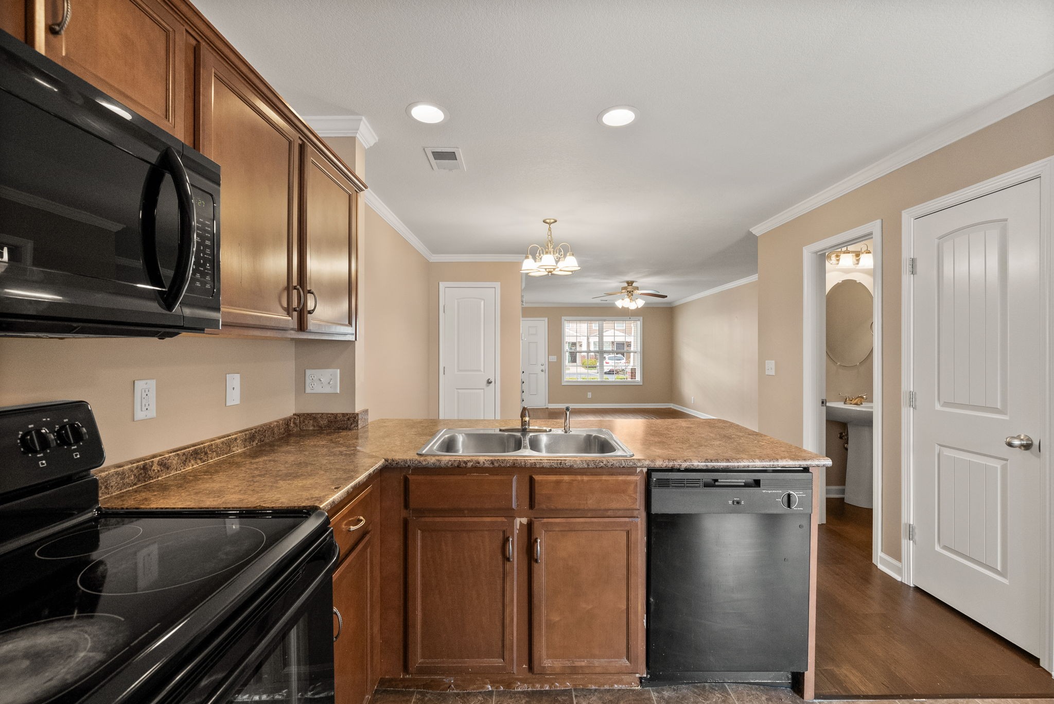 Clarksville, Tennessee 37040, United States, 2 Bedrooms Bedrooms, ,3 BathroomsBathrooms,Residential,Active,93192