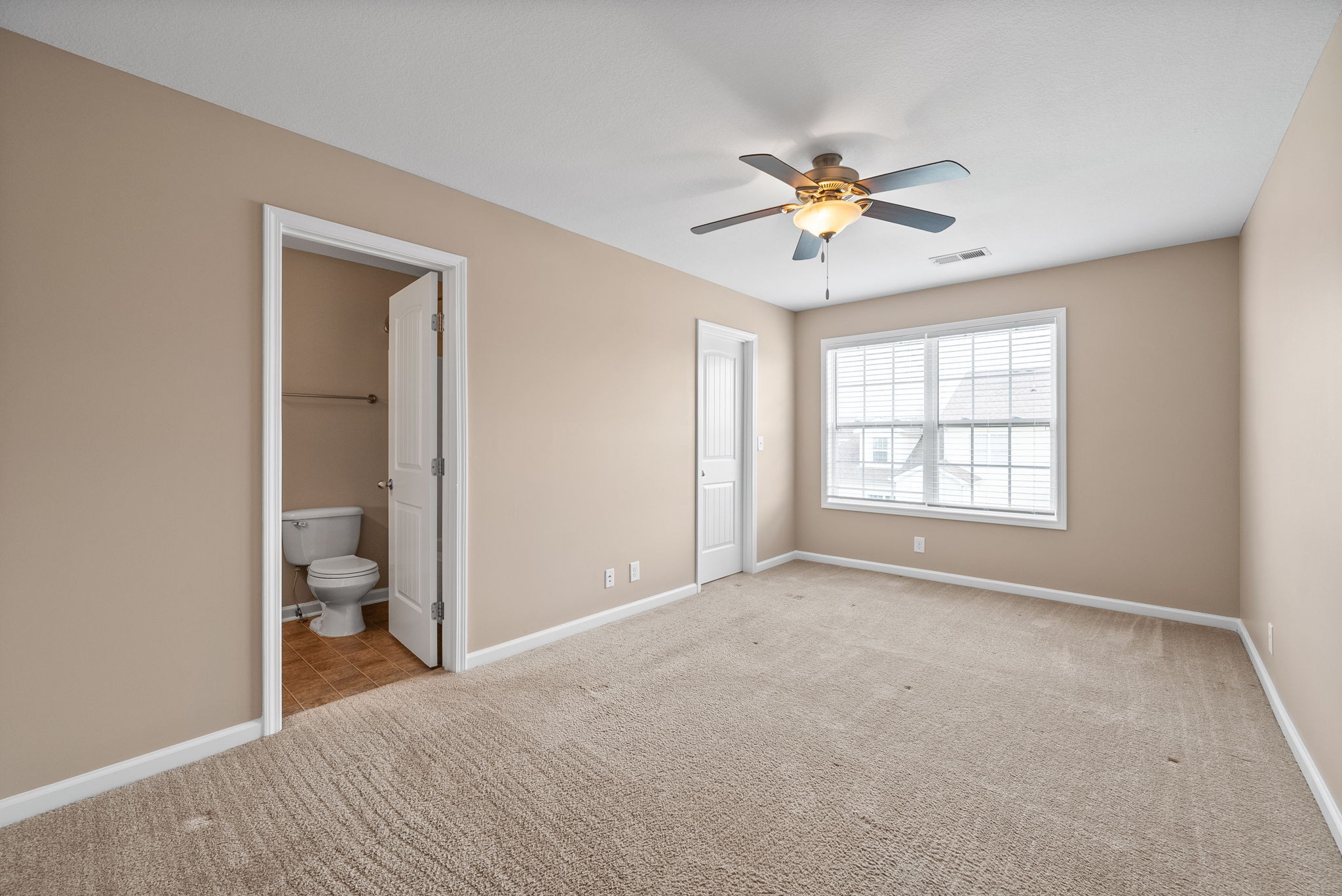 Clarksville, Tennessee 37040, United States, 2 Bedrooms Bedrooms, ,3 BathroomsBathrooms,Residential,Active,93192
