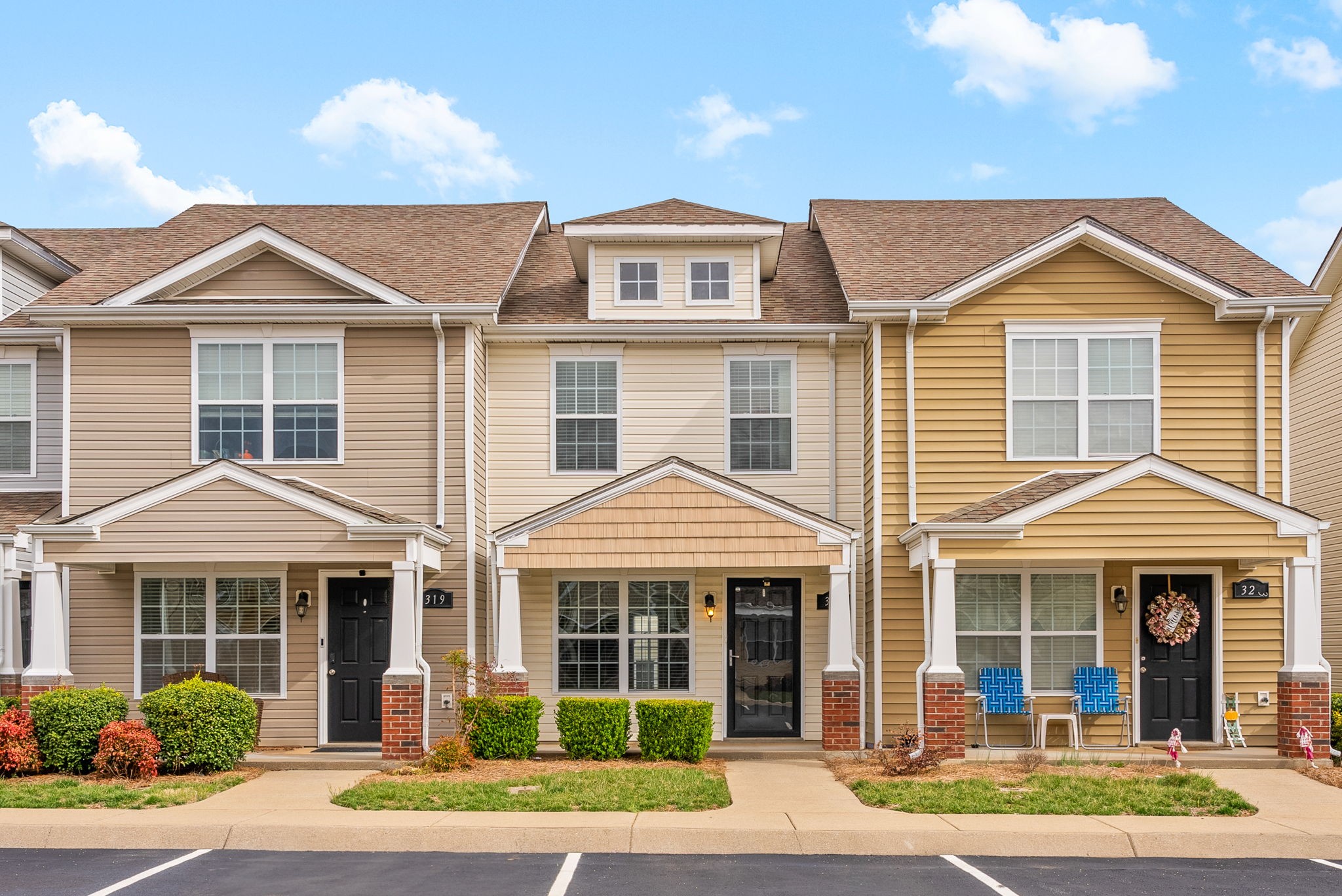 Clarksville, Tennessee 37040, United States, 2 Bedrooms Bedrooms, ,3 BathroomsBathrooms,Residential,Active,93192