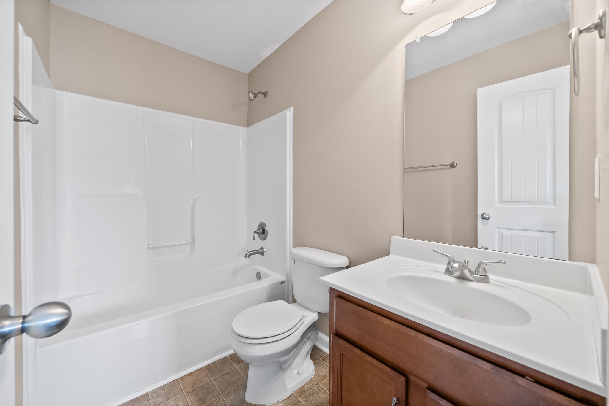 Clarksville, Tennessee 37040, United States, 2 Bedrooms Bedrooms, ,3 BathroomsBathrooms,Residential,Active,93192