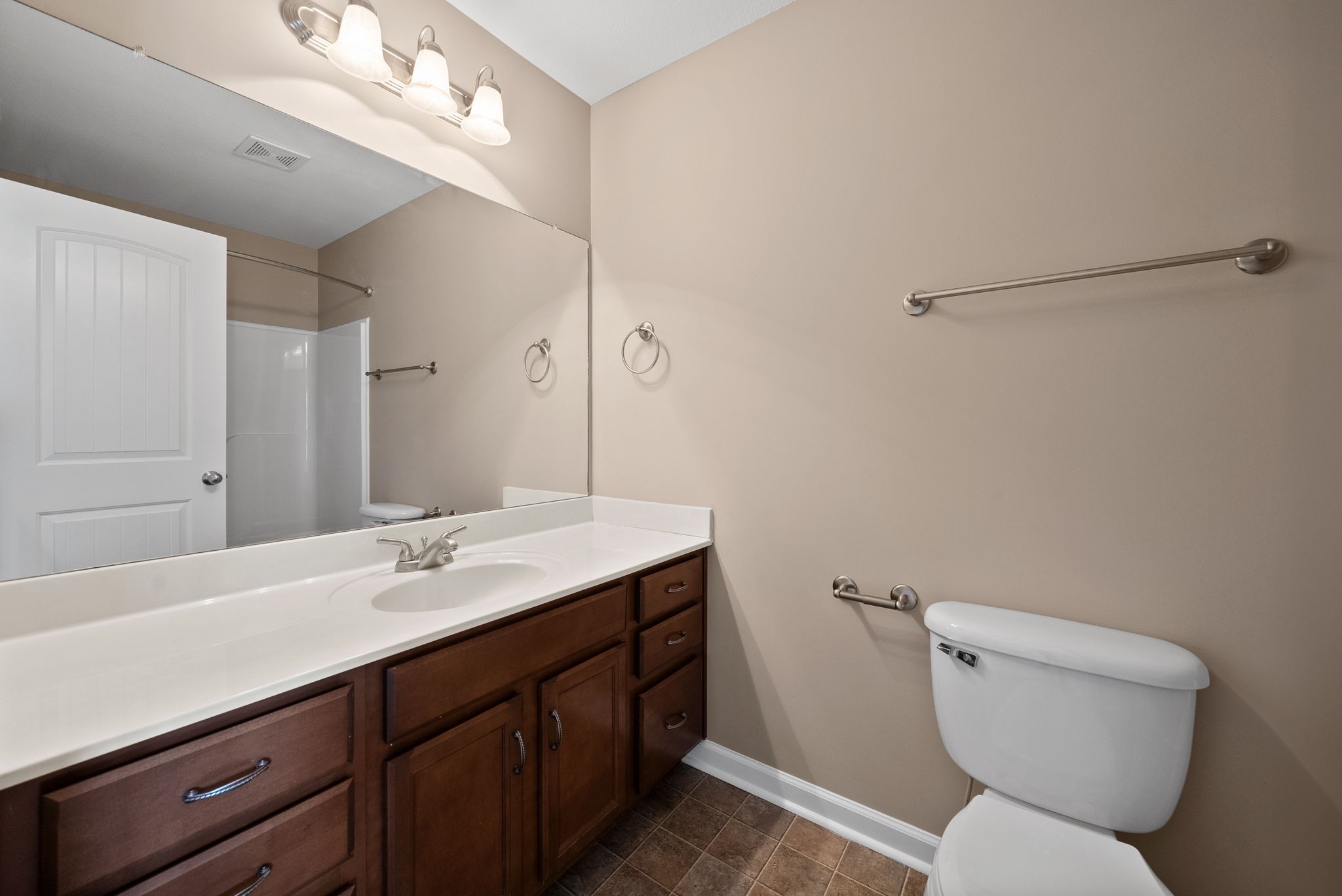 Clarksville, Tennessee 37040, United States, 2 Bedrooms Bedrooms, ,3 BathroomsBathrooms,Residential,Active,93192