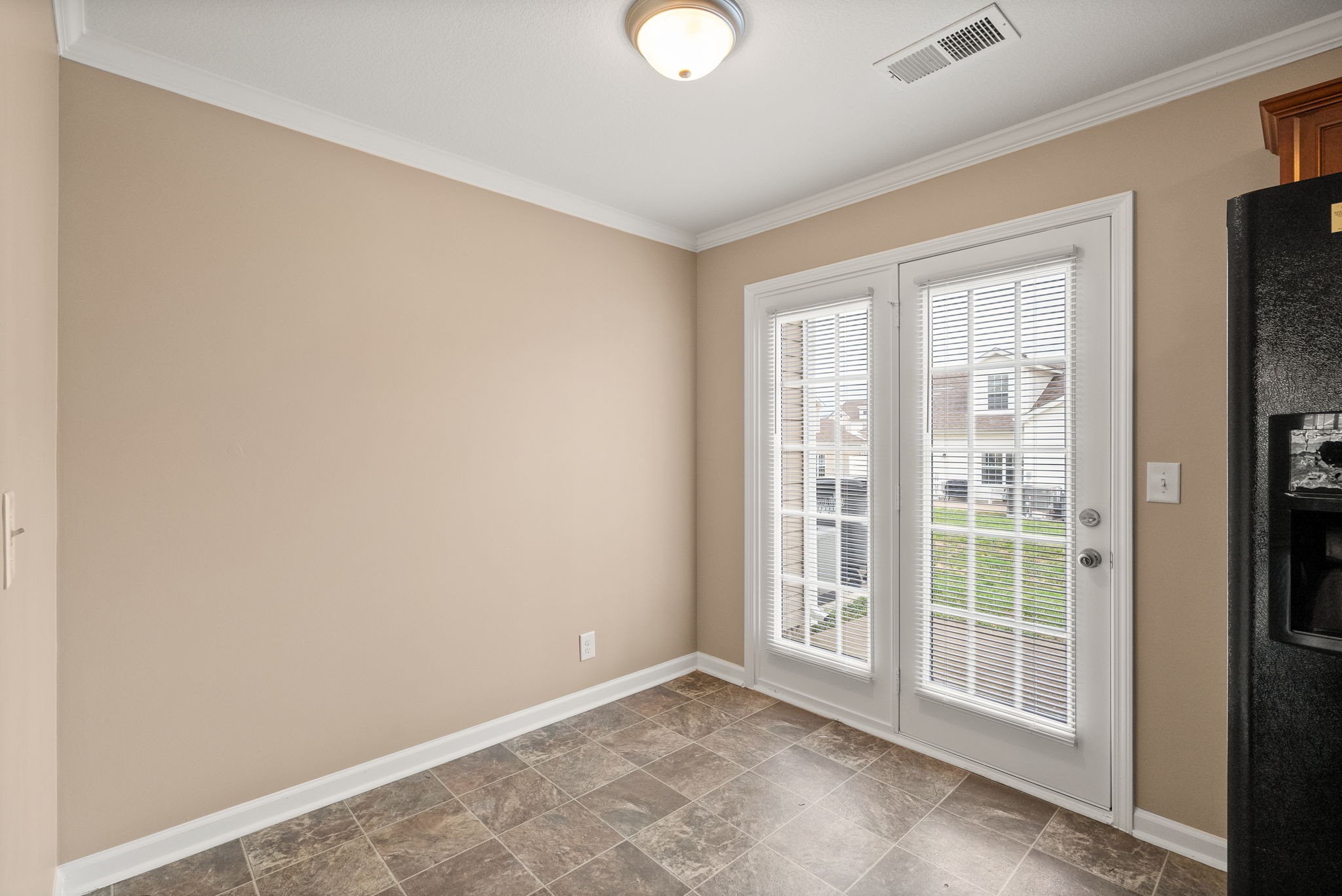 Clarksville, Tennessee 37040, United States, 2 Bedrooms Bedrooms, ,3 BathroomsBathrooms,Residential,Active,93192