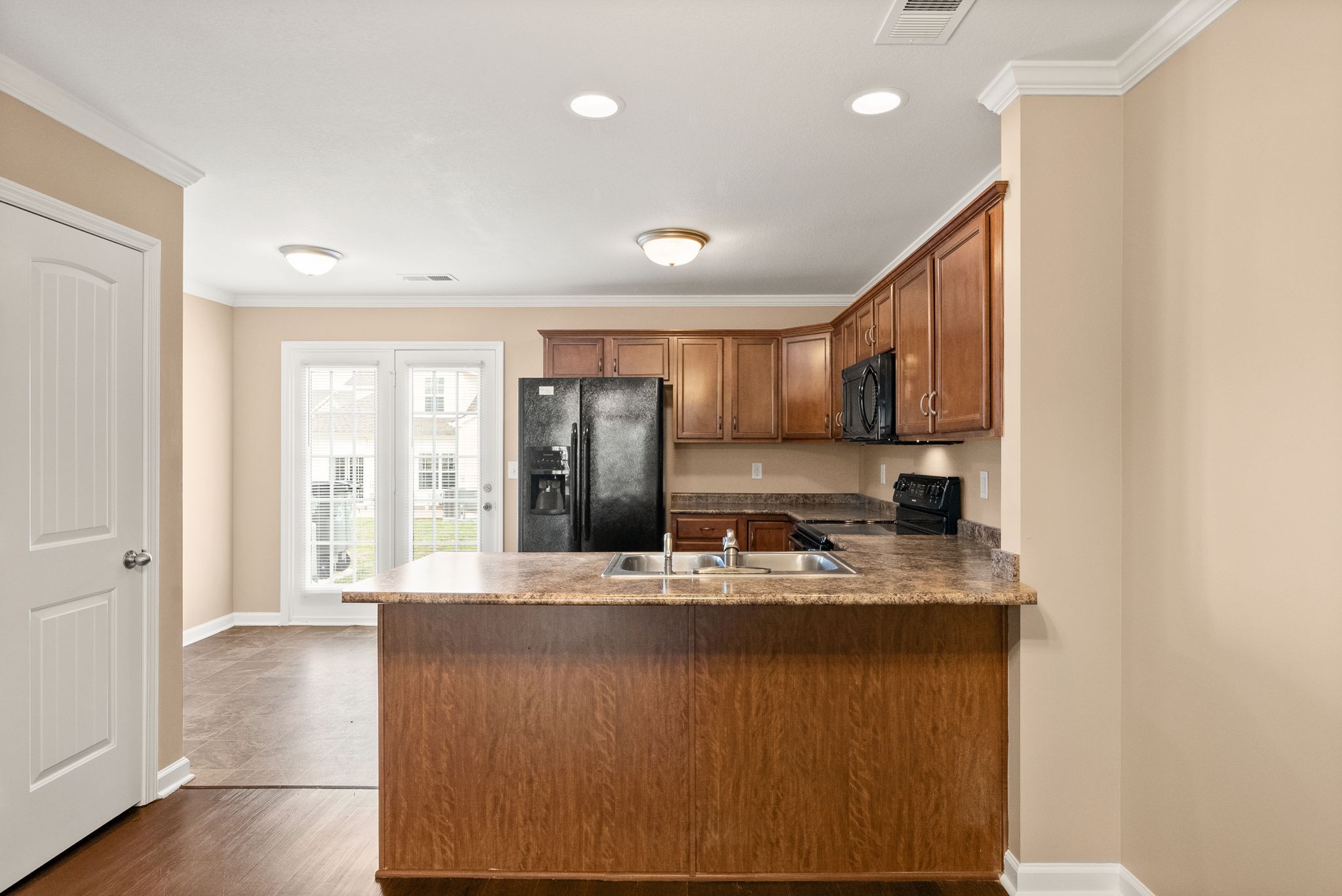 Clarksville, Tennessee 37040, United States, 2 Bedrooms Bedrooms, ,3 BathroomsBathrooms,Residential,Active,93192