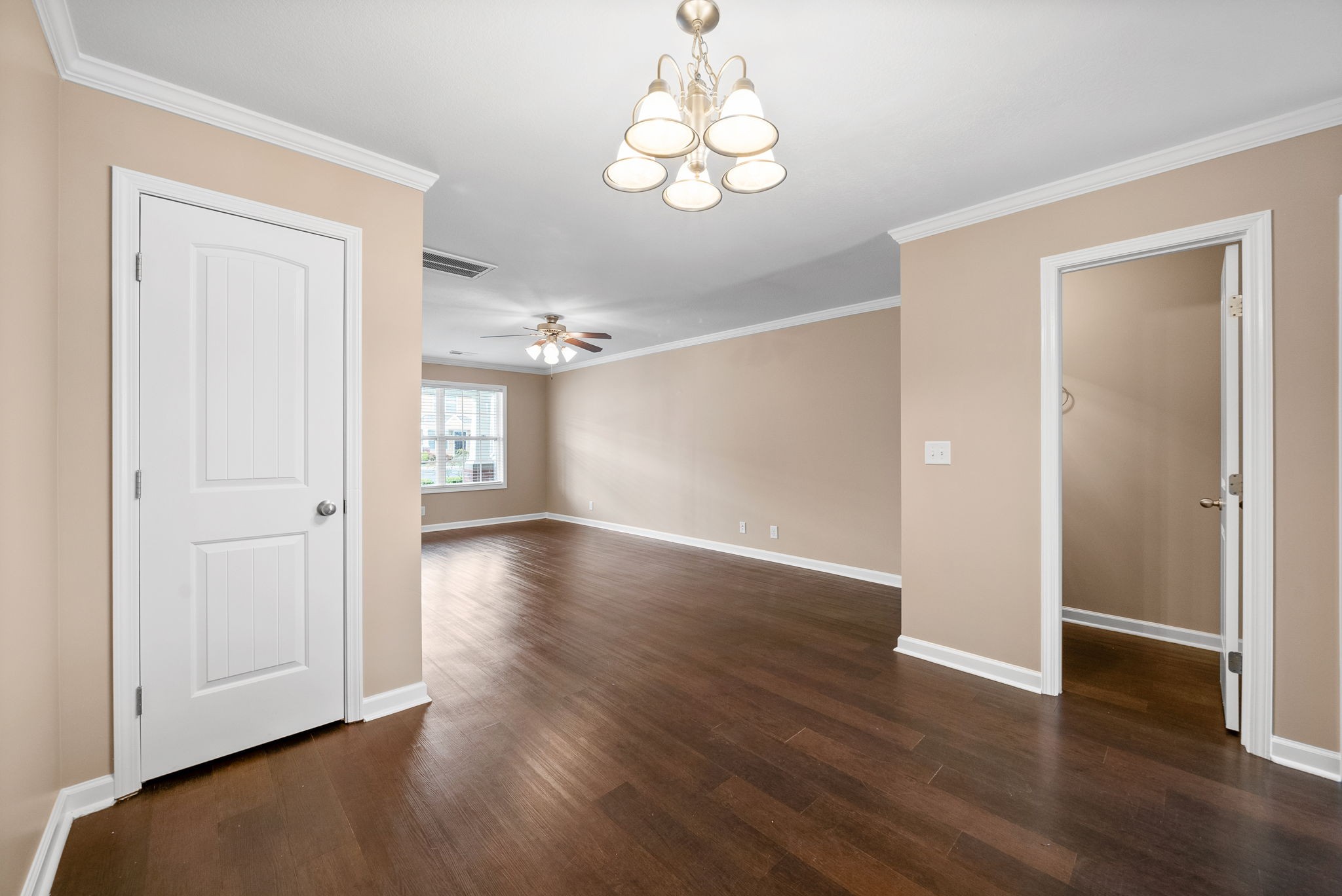 Clarksville, Tennessee 37040, United States, 2 Bedrooms Bedrooms, ,3 BathroomsBathrooms,Residential,Active,93192