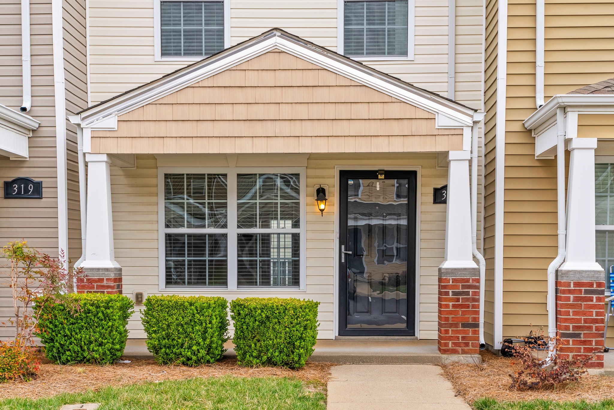 Clarksville, Tennessee 37040, United States, 2 Bedrooms Bedrooms, ,3 BathroomsBathrooms,Residential,Active,93192